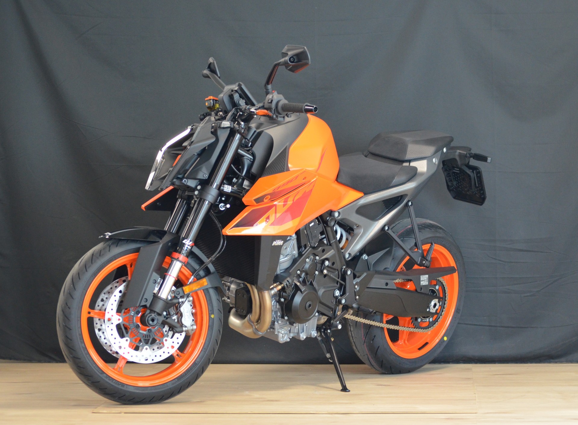 KTM 990 Duke-showroom-element-1