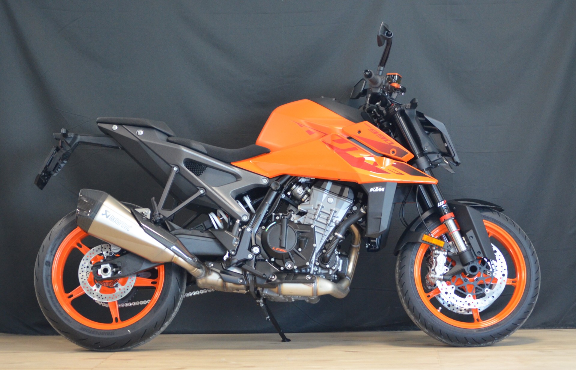 KTM 990 Duke-showroom-element-2