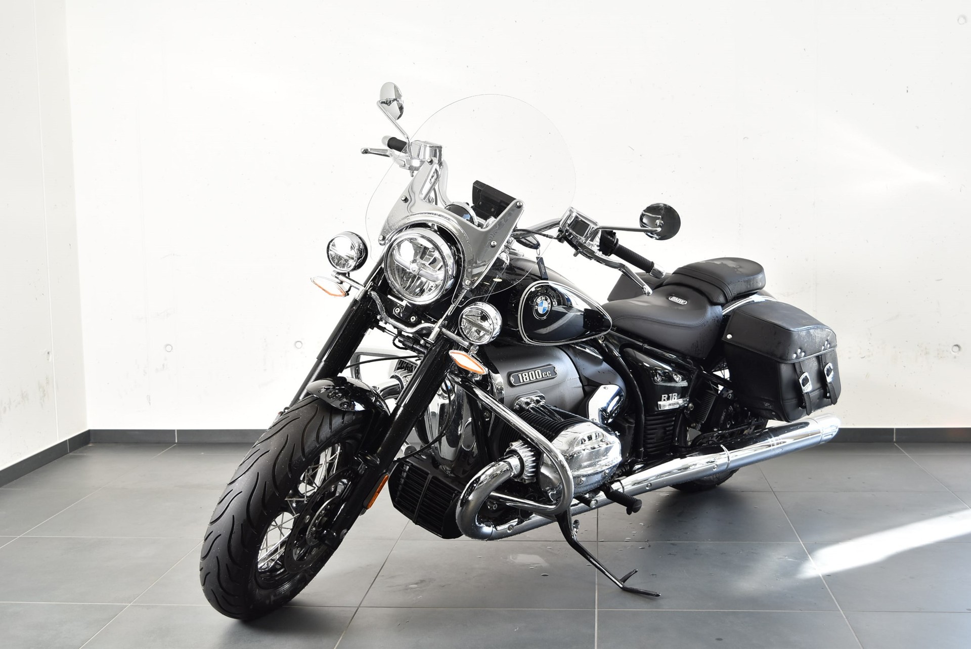 BMW R18-showroom-element-1
