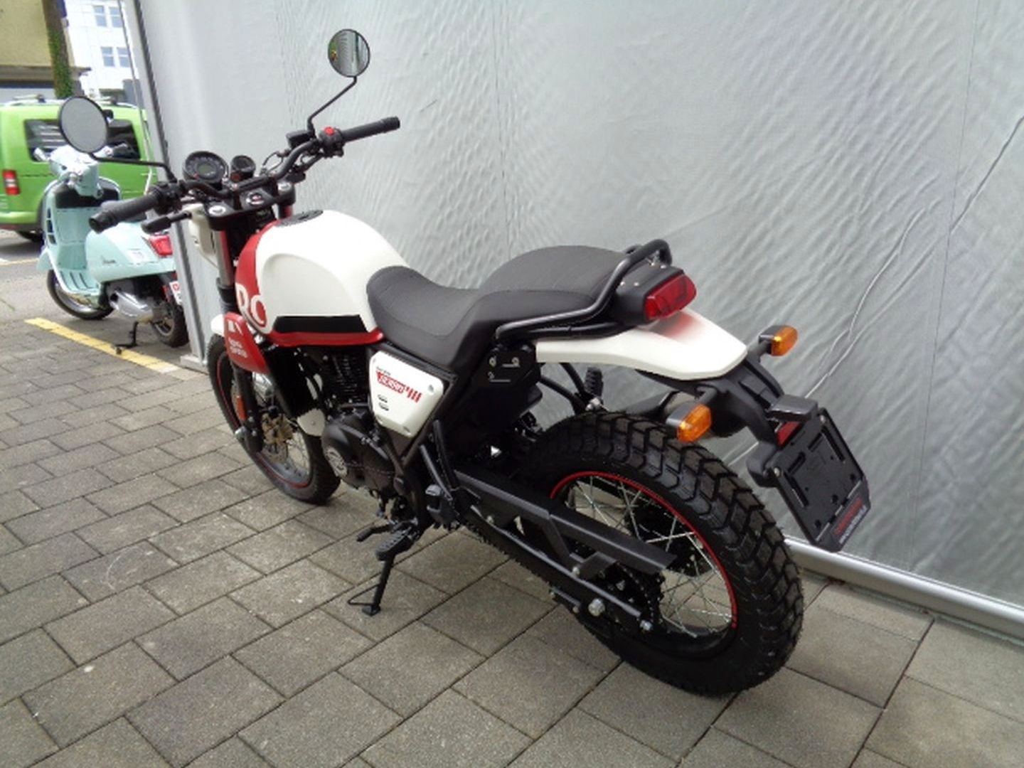 ROYAL ENFIELD SCRAM 411