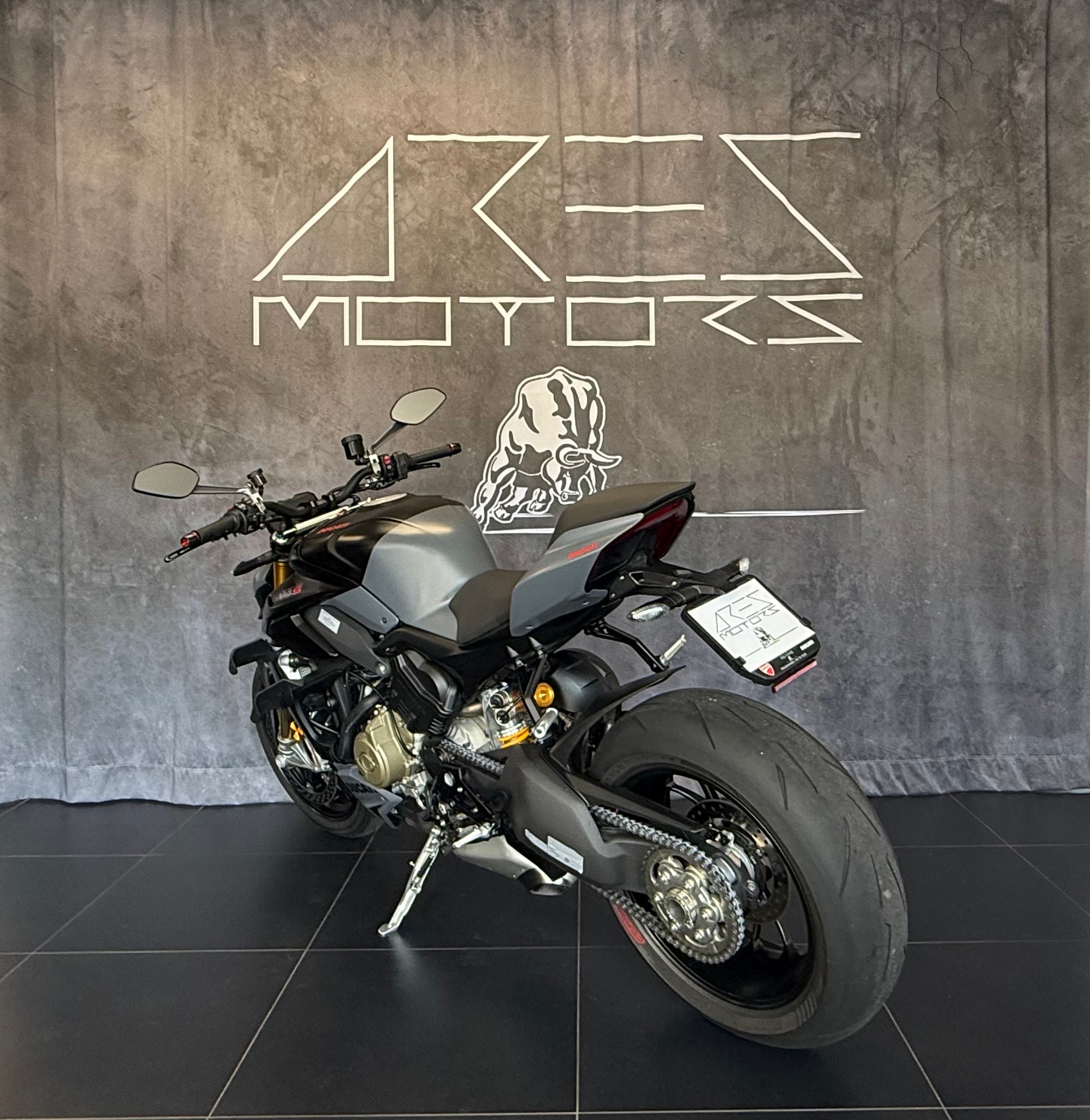 DUCATI STREETFIGHTER V4 S-showroom-element-3