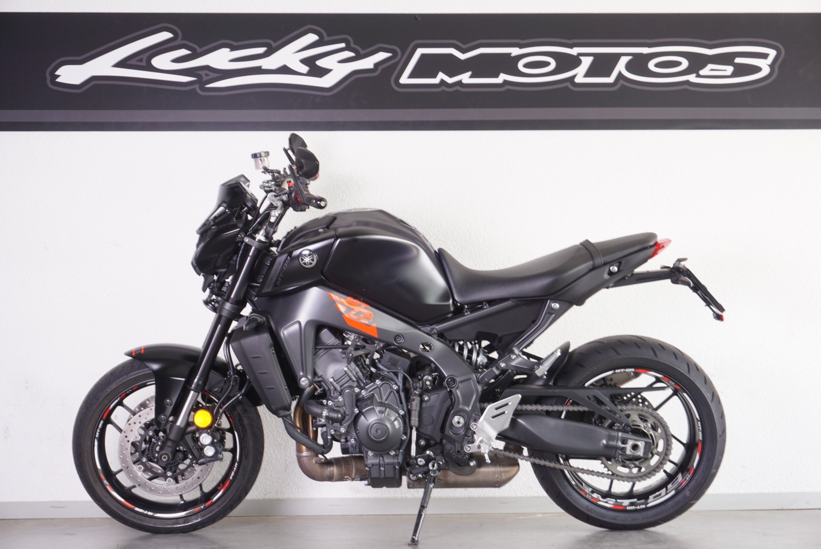 YAMAHA MT-09