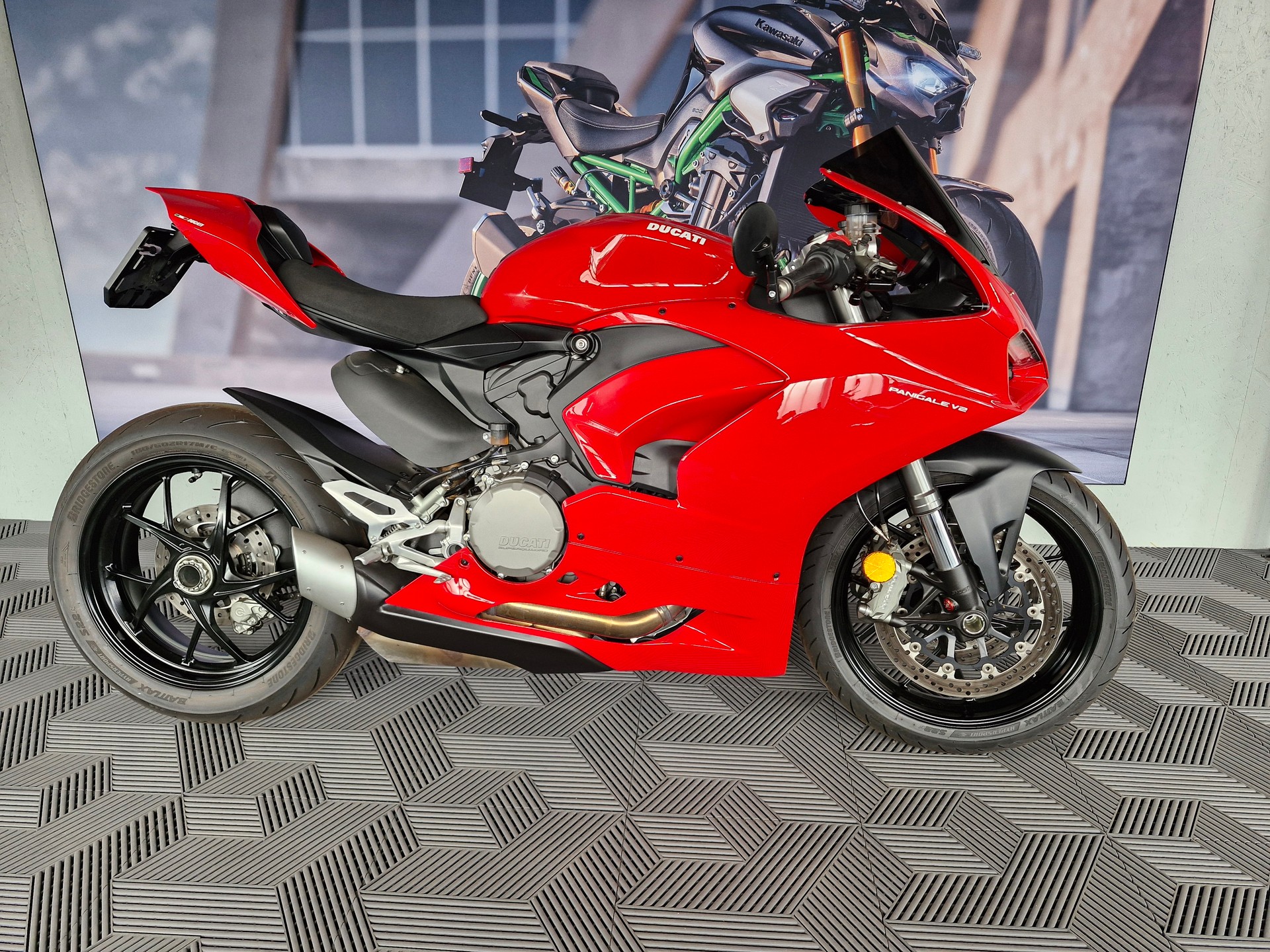 DUCATI Panigale V2-image-1