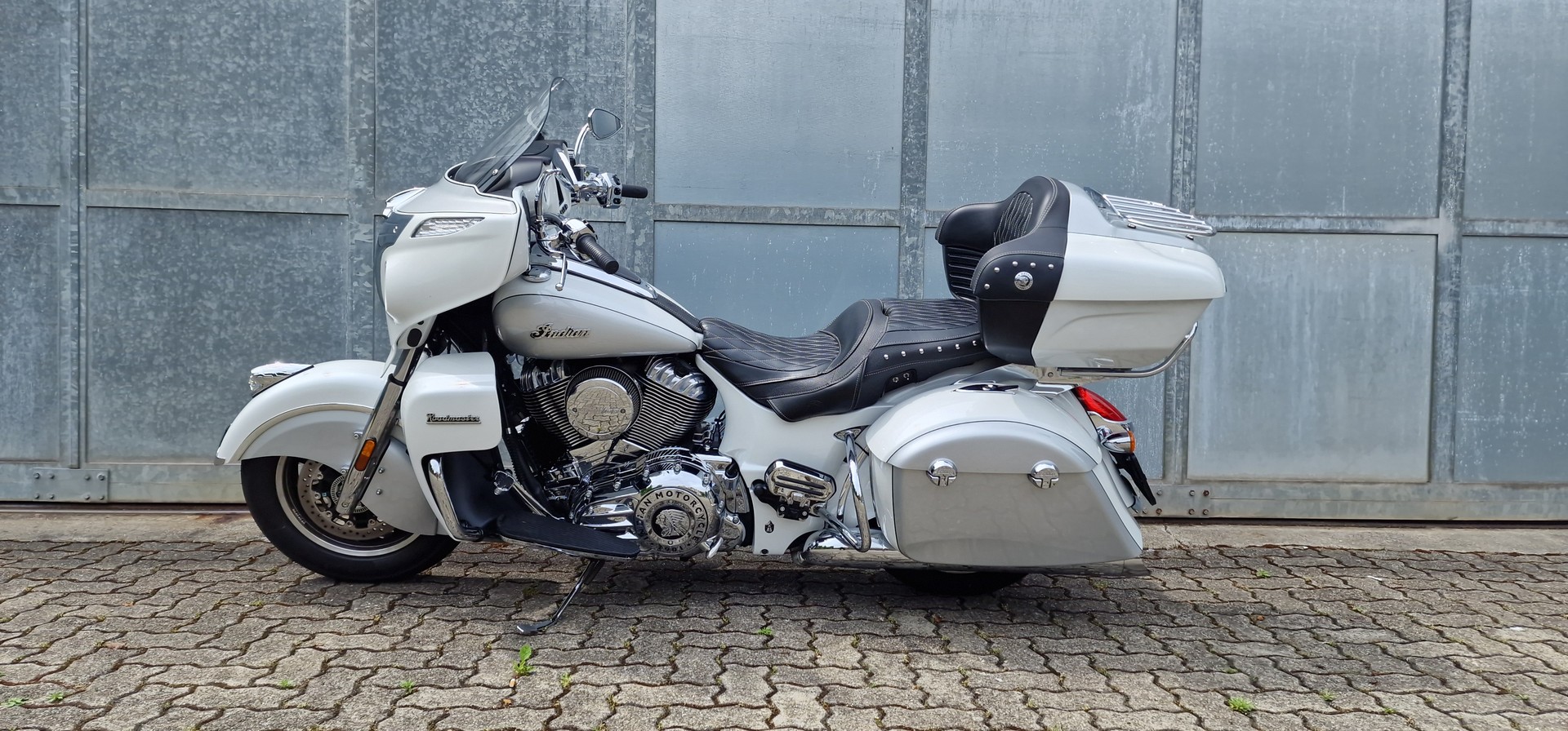 INDIAN Roadmaster-showroom-element-1