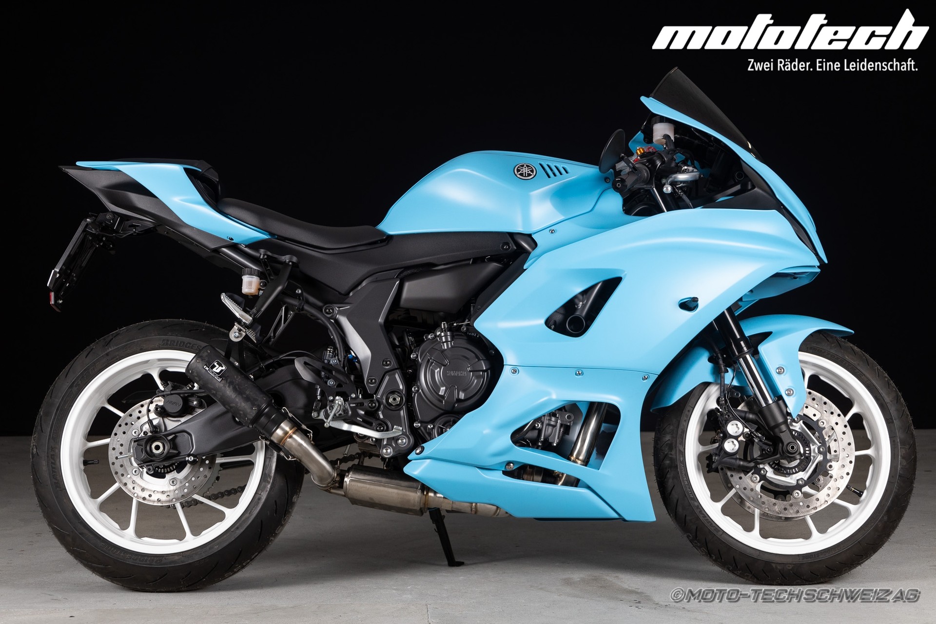YAMAHA YZF-R7-showroom-element-1