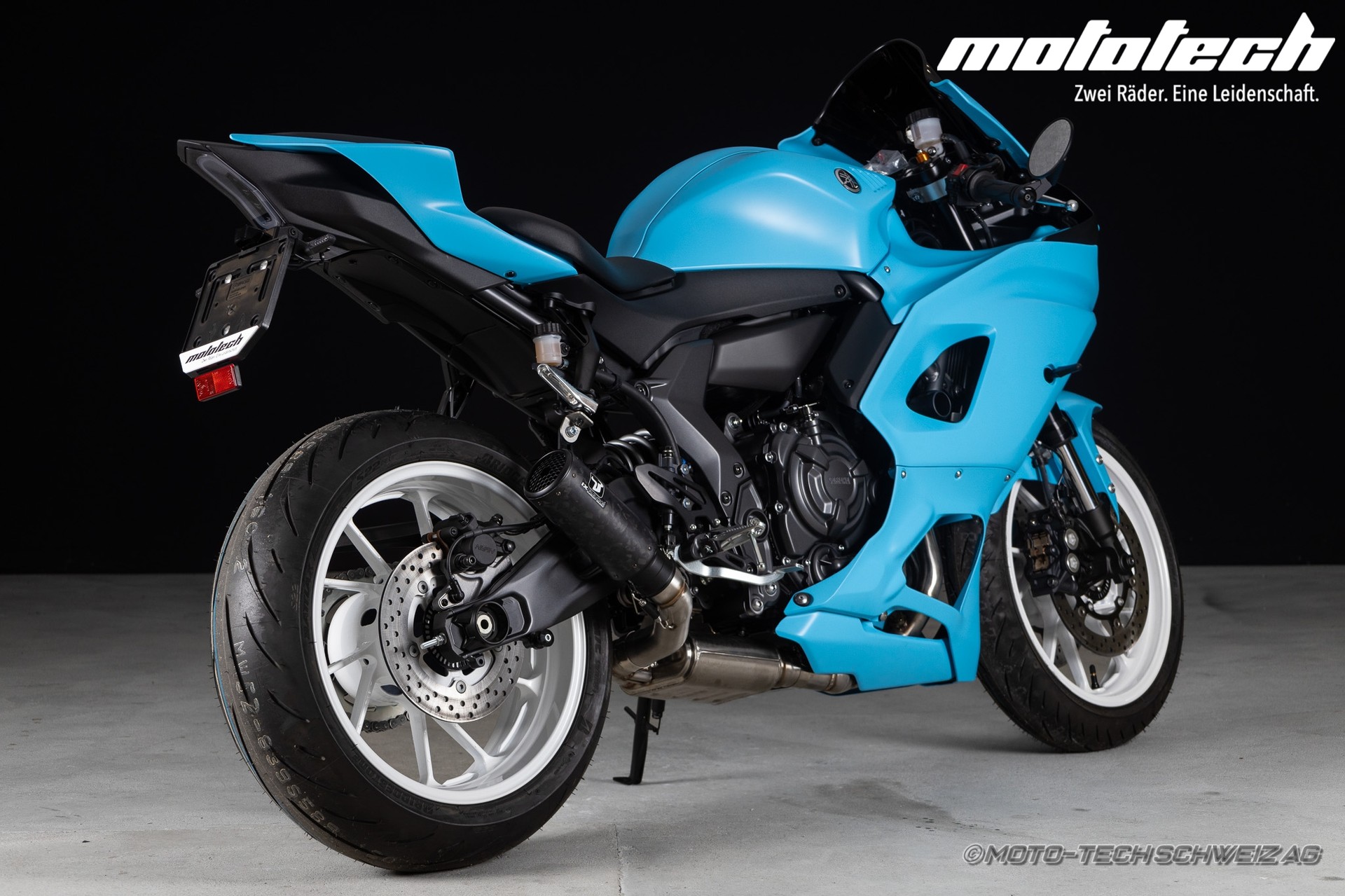 YAMAHA YZF-R7-showroom-element-2