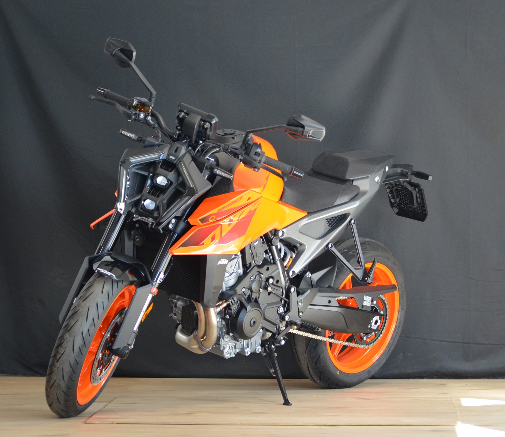 KTM 990 Duke-showroom-element-2