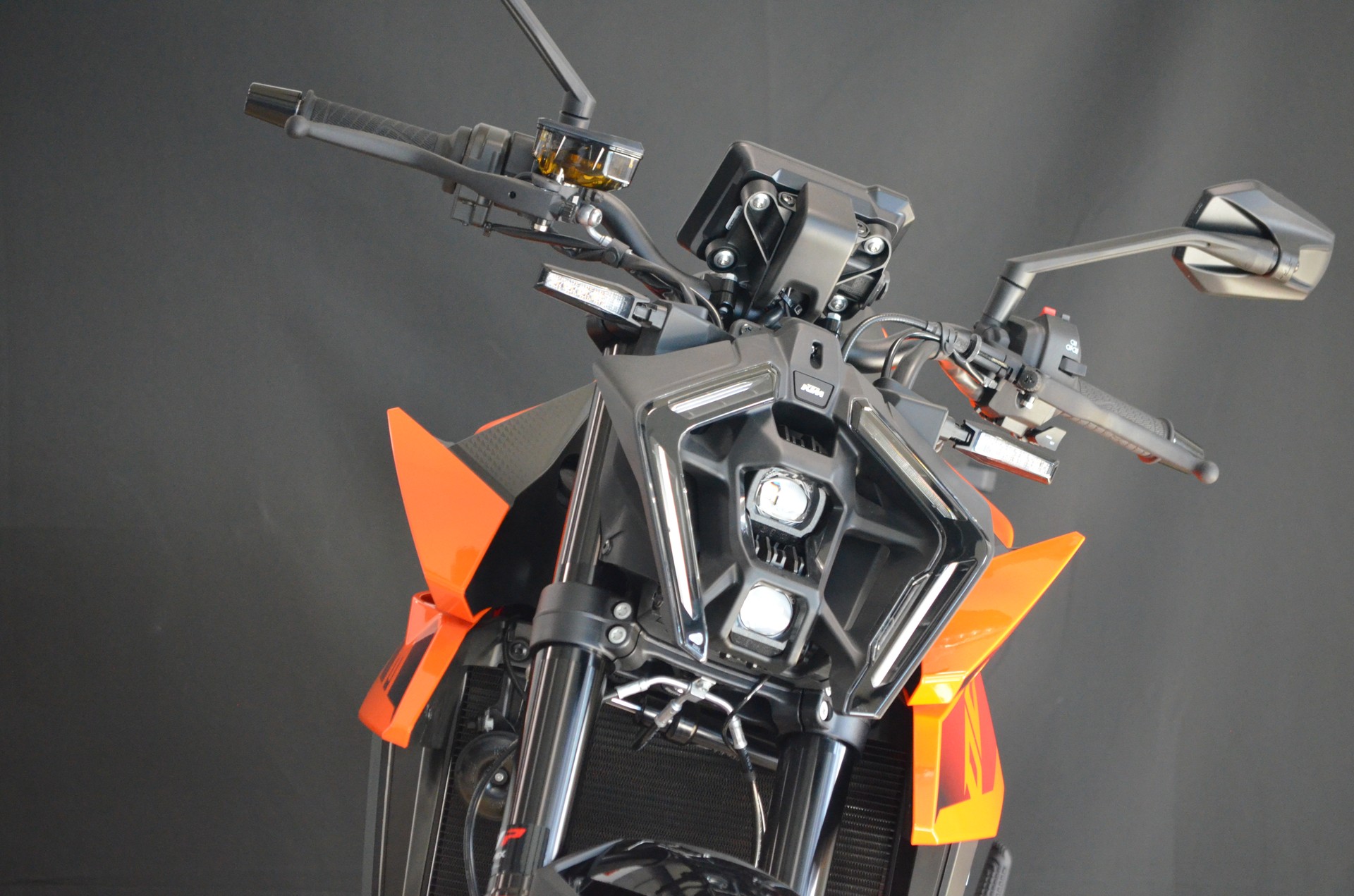 KTM 990 Duke-showroom-element-1