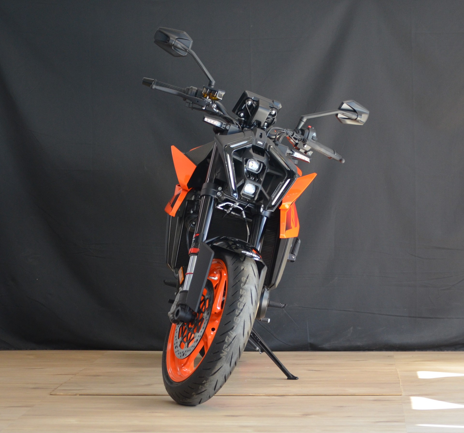 KTM 990 Duke-showroom-element-3