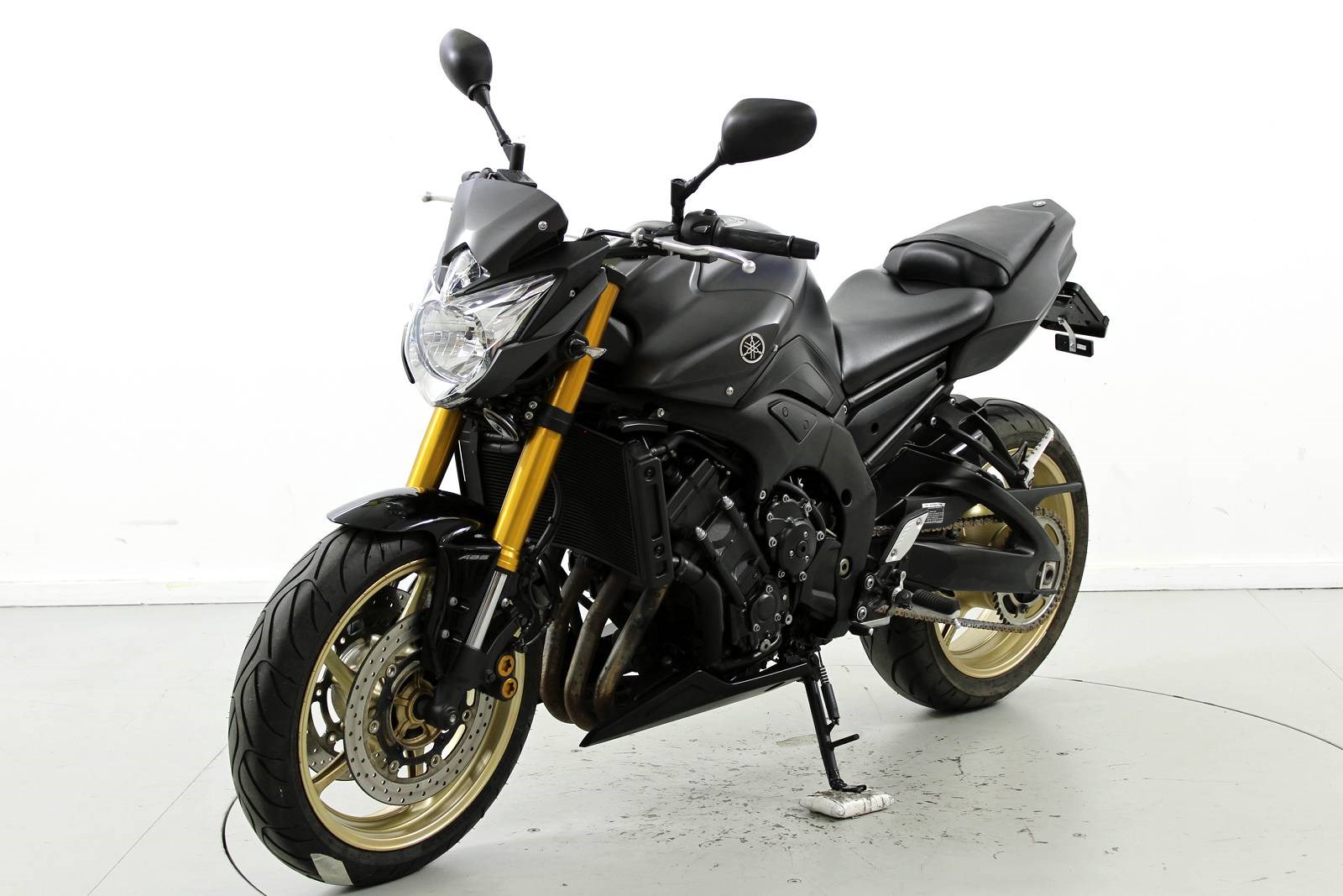 YAMAHA FZ8 N ABS-showroom-element-2