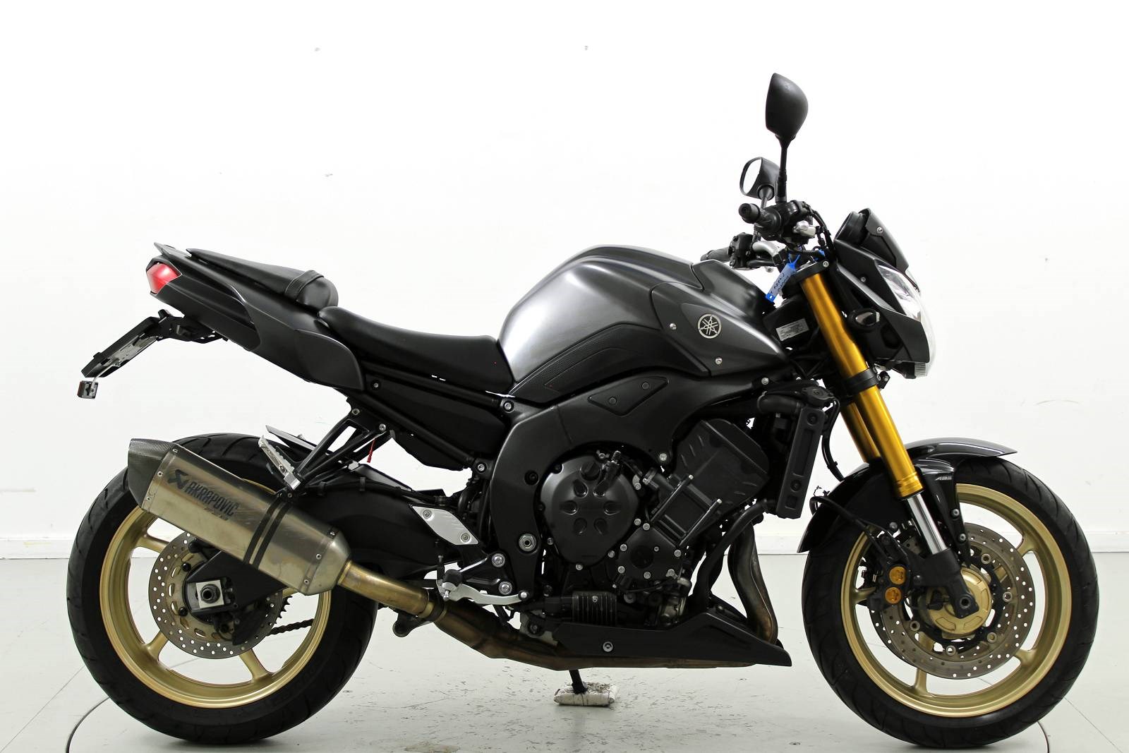 YAMAHA FZ8 N ABS-showroom-element-3
