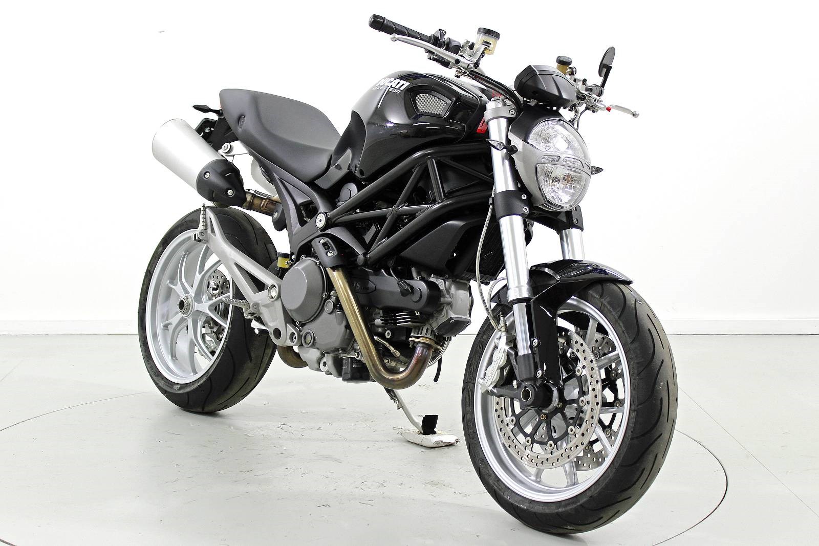 DUCATI Monster 1100-showroom-element-1