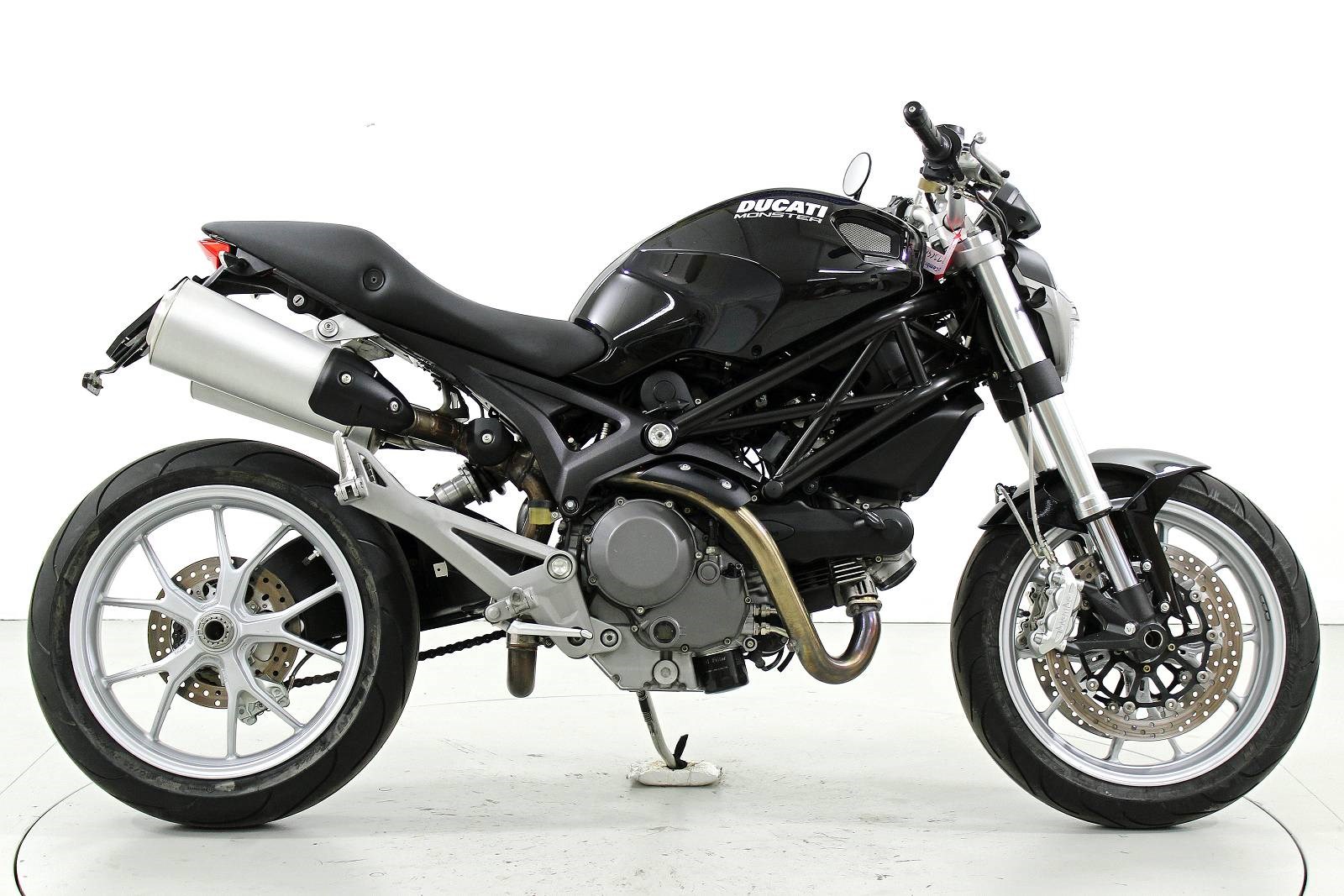 DUCATI Monster 1100-showroom-element-3