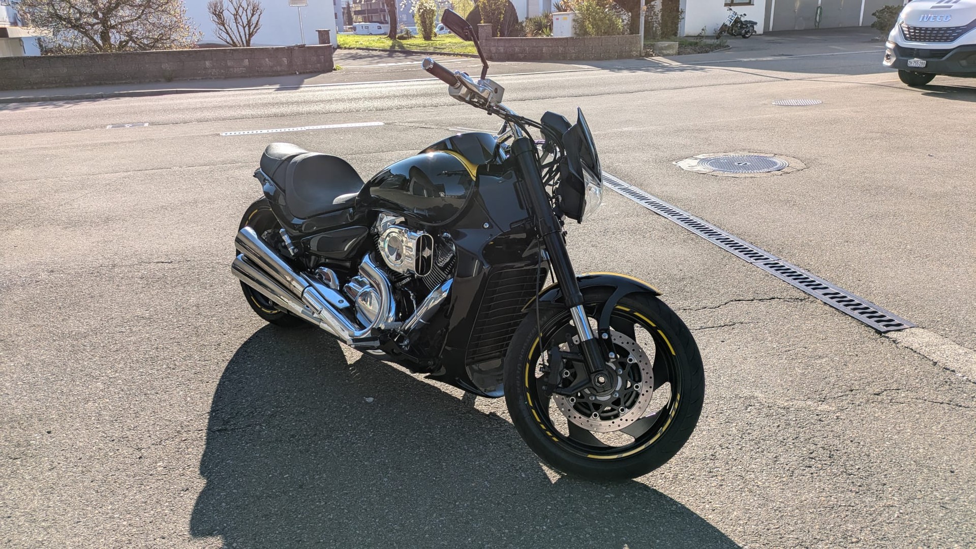 SUZUKI M 1800