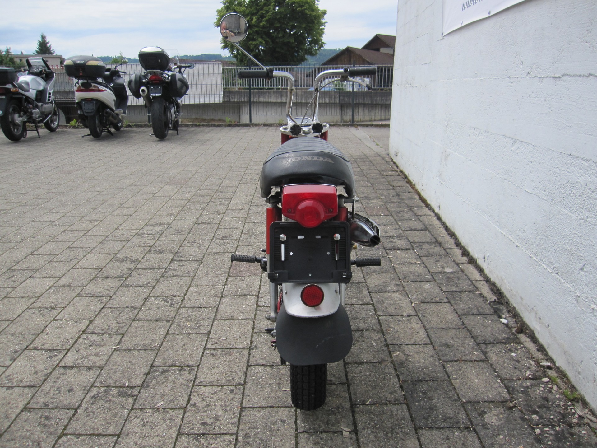 HONDA Dax ST 50-showroom-element-2