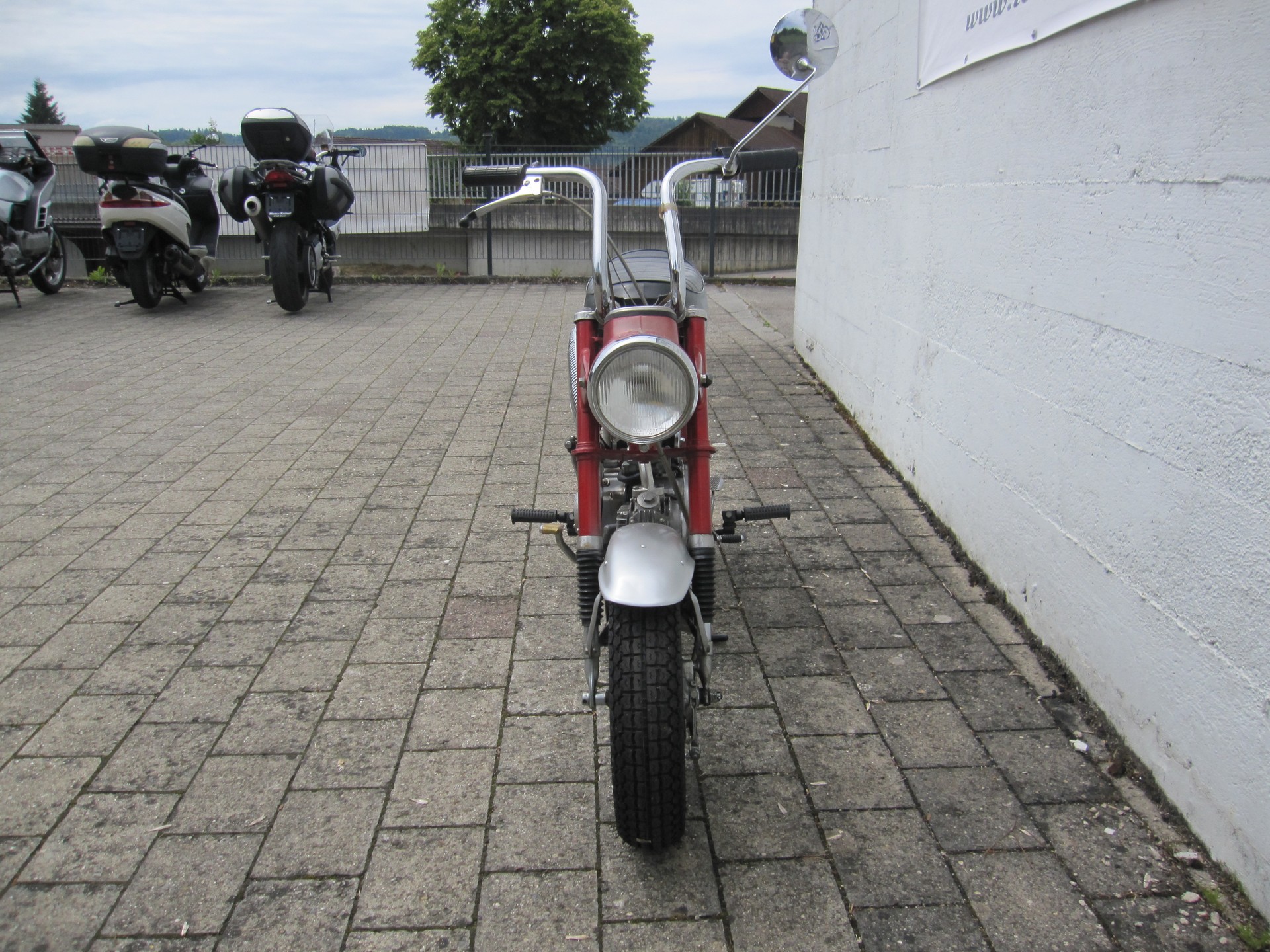 HONDA Dax ST 50-showroom-element-1