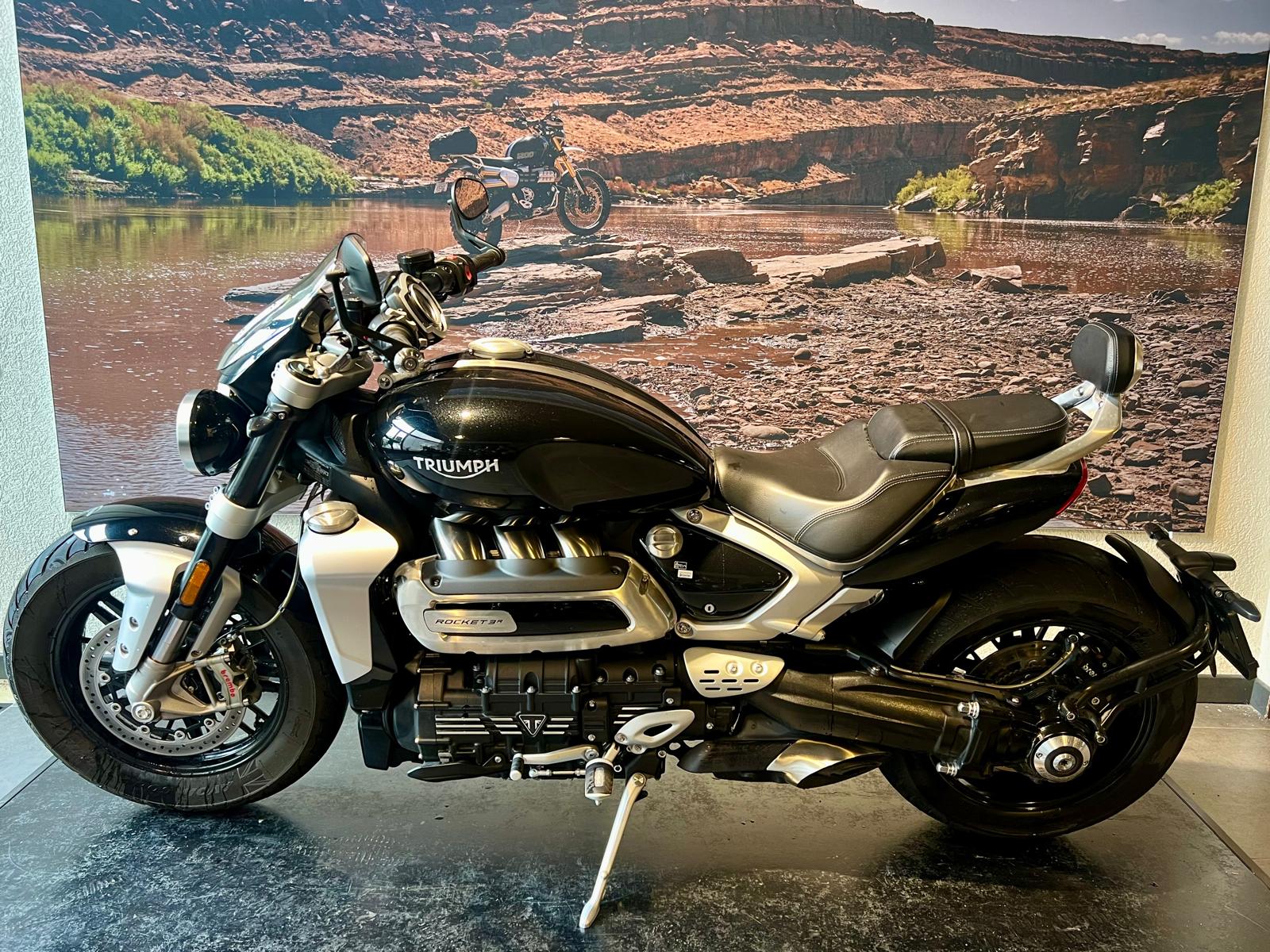 TRIUMPH Rocket 3 R-showroom-element-2