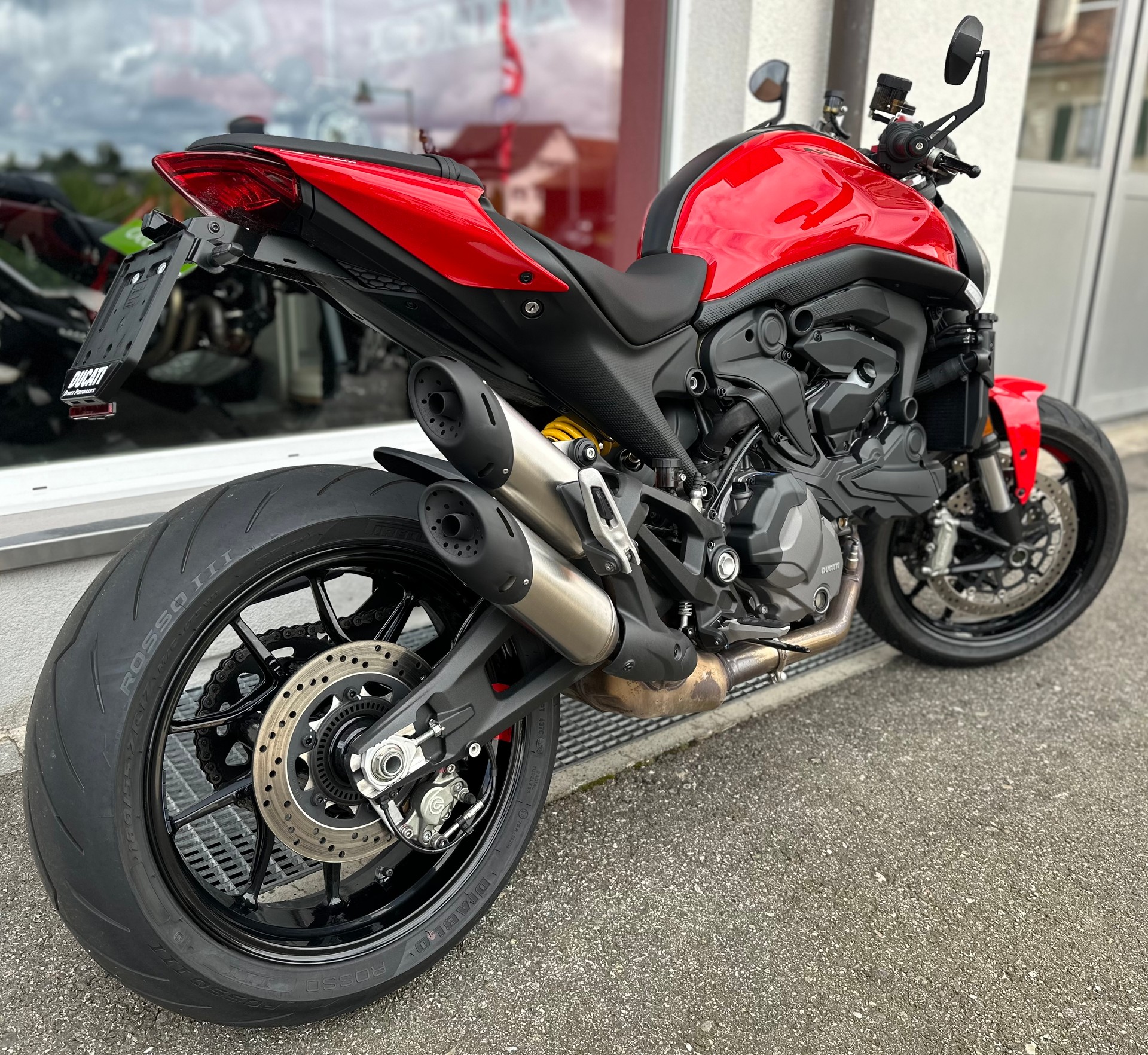 DUCATI Monster 937-showroom-element-3