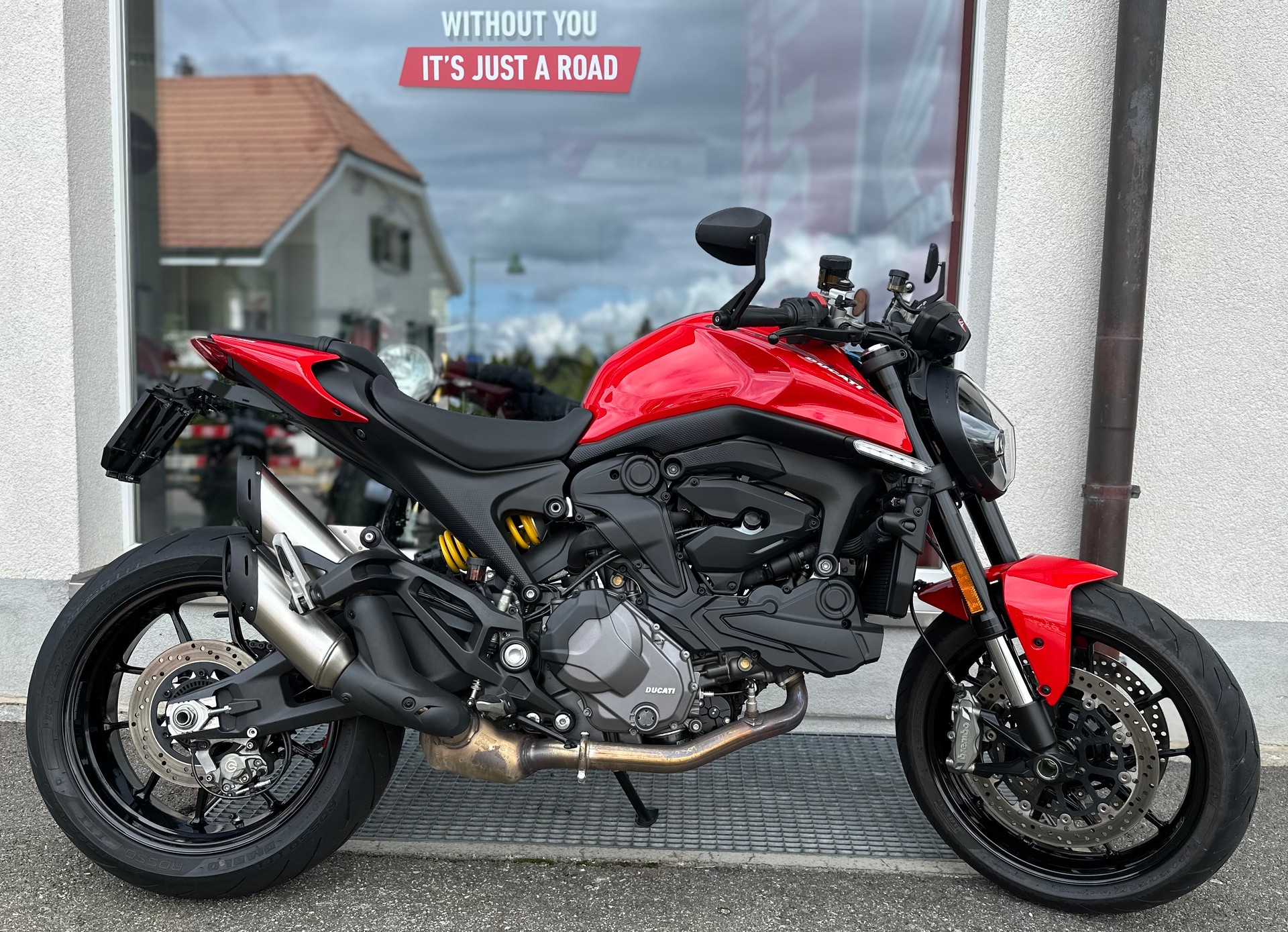 DUCATI Monster 937