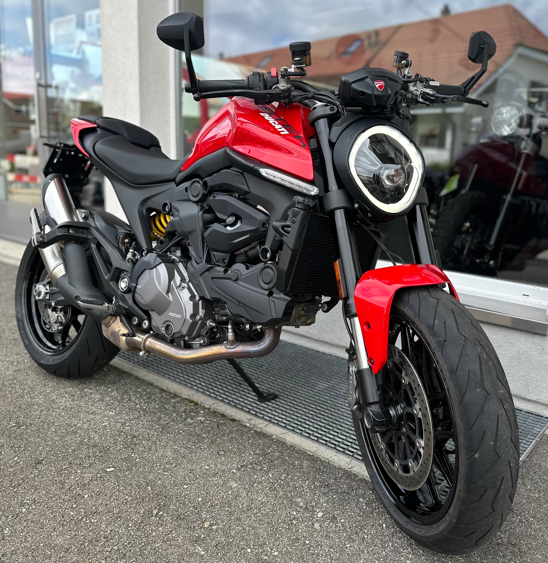 DUCATI Monster 937-showroom-element-2