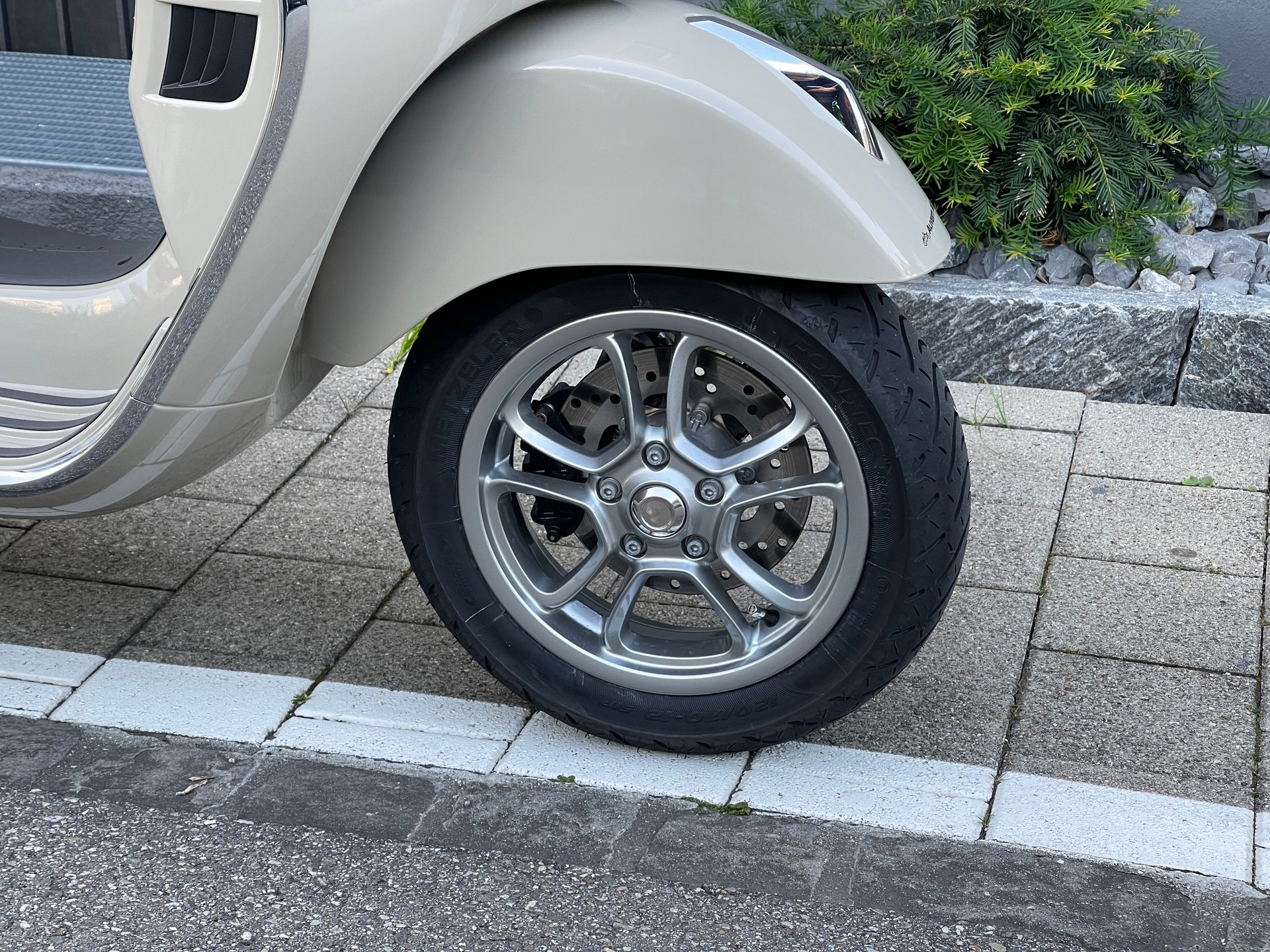 PIAGGIO Vespa GTS 300 ABS-showroom-element-1