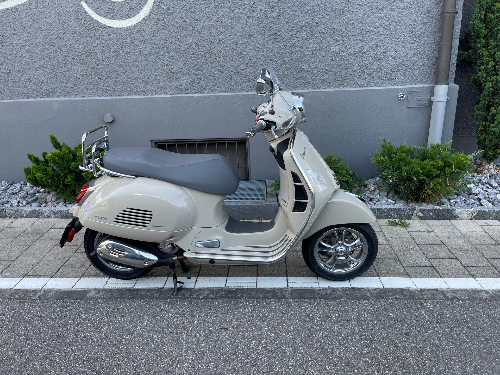PIAGGIO Vespa GTS 300 ABS-showroom-element-2