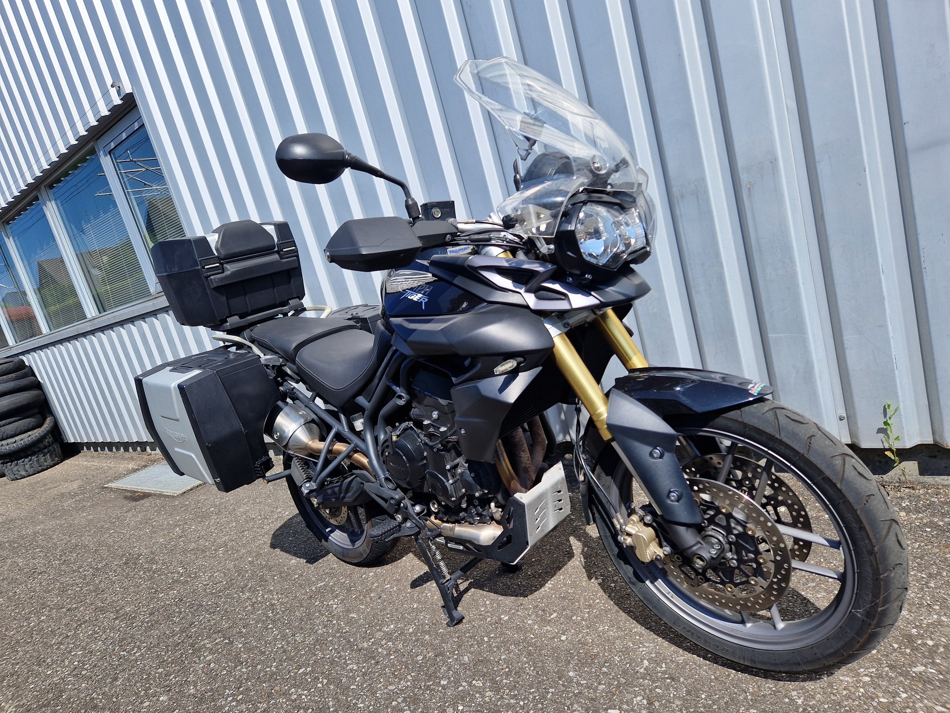 TRIUMPH Tiger 800 ABS-showroom-element-1