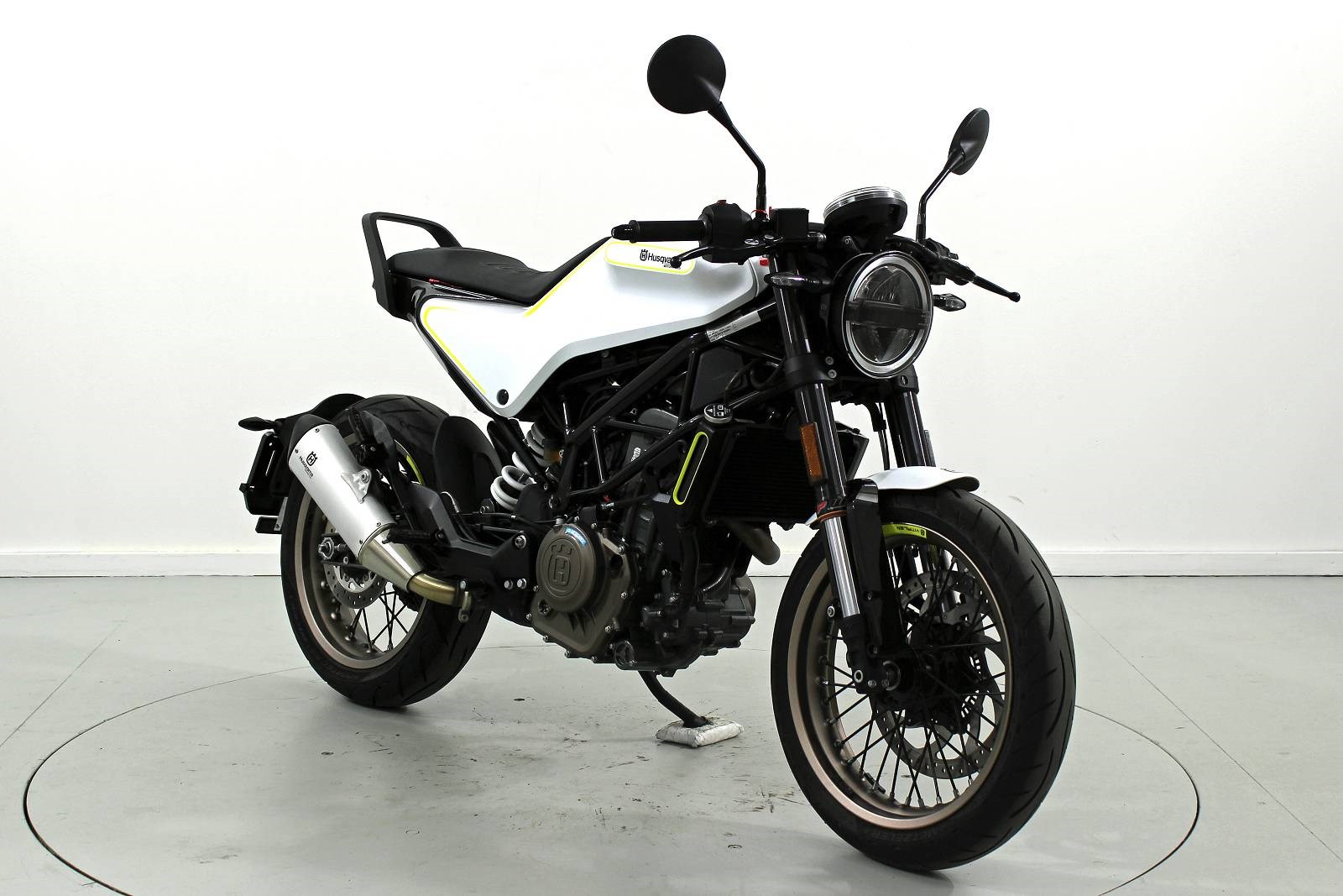 HUSQVARNA Svartpilen 401 ABS-showroom-element-1