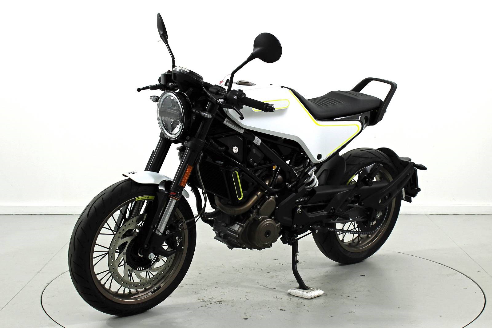 HUSQVARNA Svartpilen 401 ABS-showroom-element-2