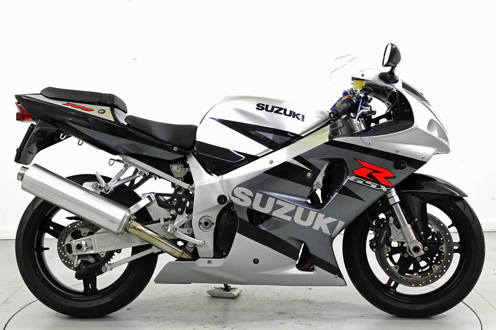 SUZUKI GSX-R 750-showroom-element-3