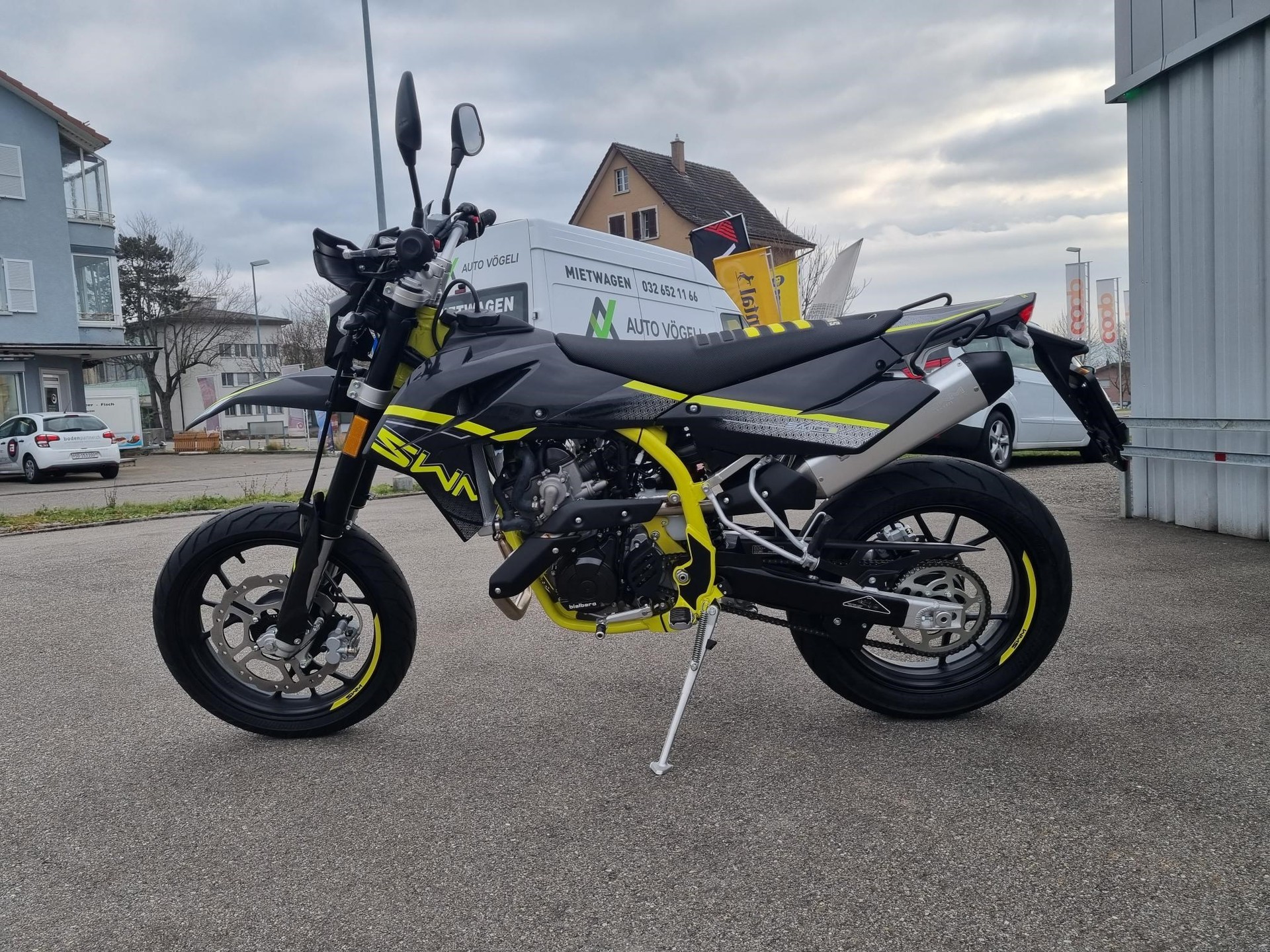 SWM SM 125 R ABS-showroom-element-1