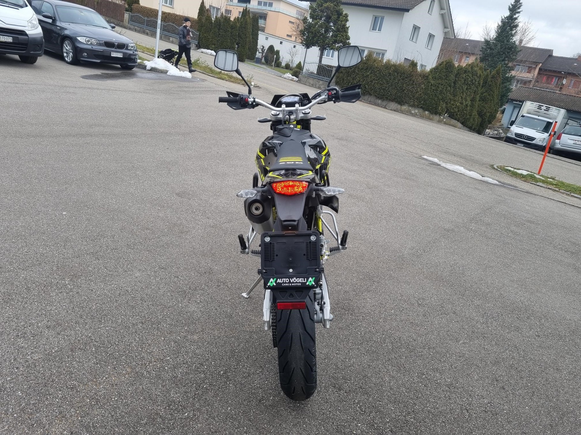 SWM SM 125 R ABS-showroom-element-2