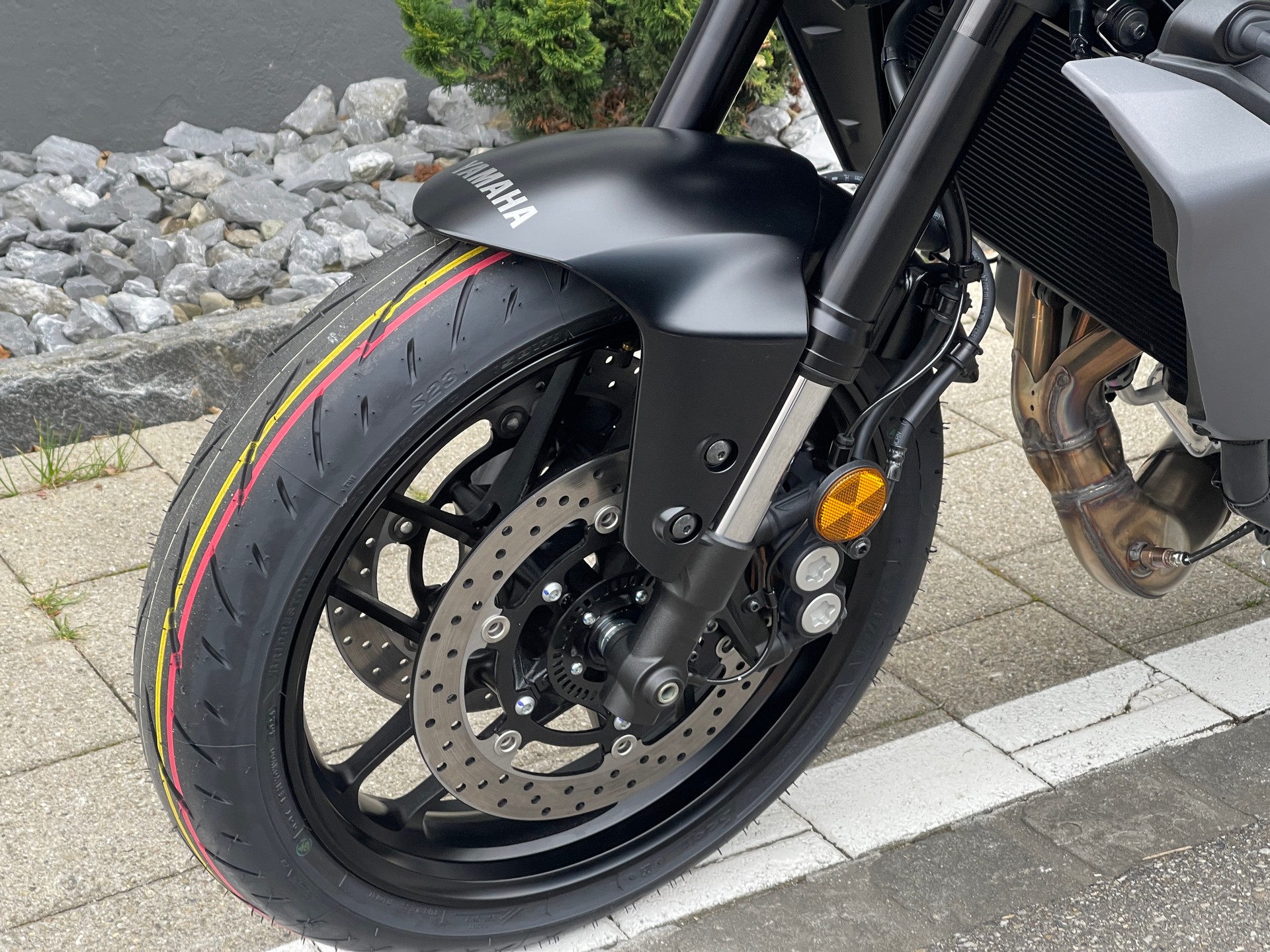 YAMAHA MT-09 Y-AMT (35kW)-showroom-element-2