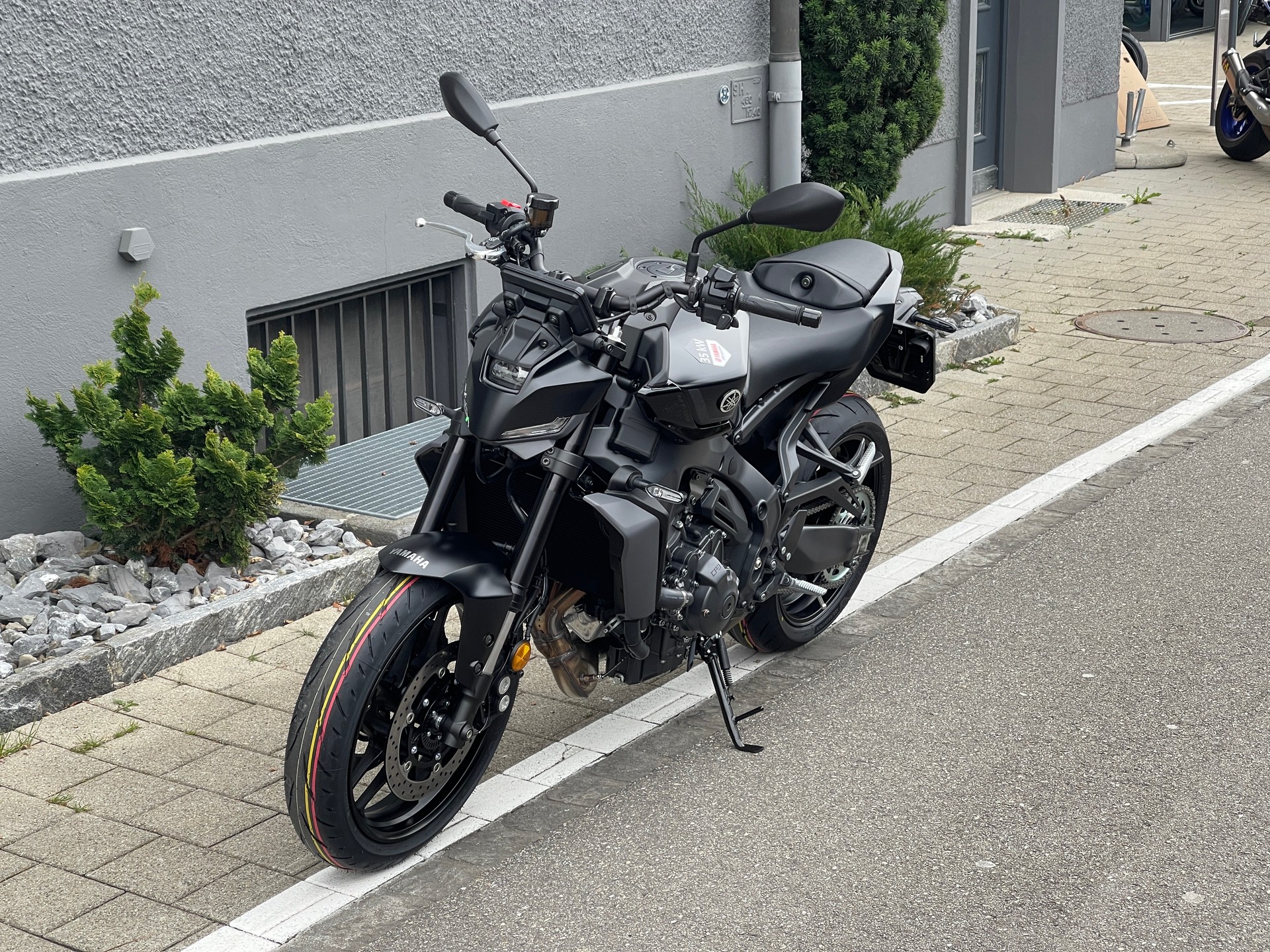 YAMAHA MT-09 Y-AMT (35kW)-showroom-element-1