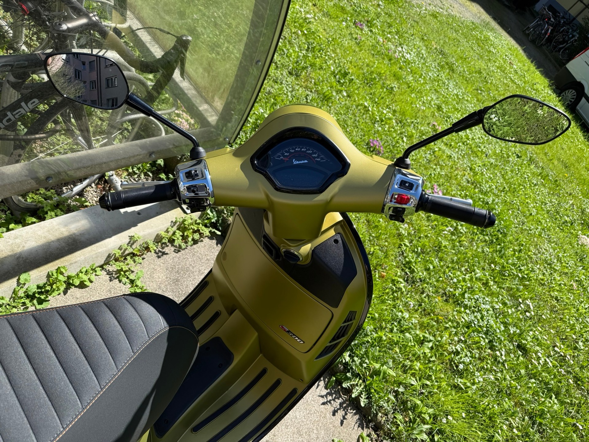 PIAGGIO Vespa GTS 300 Super Sport ABS-image-5