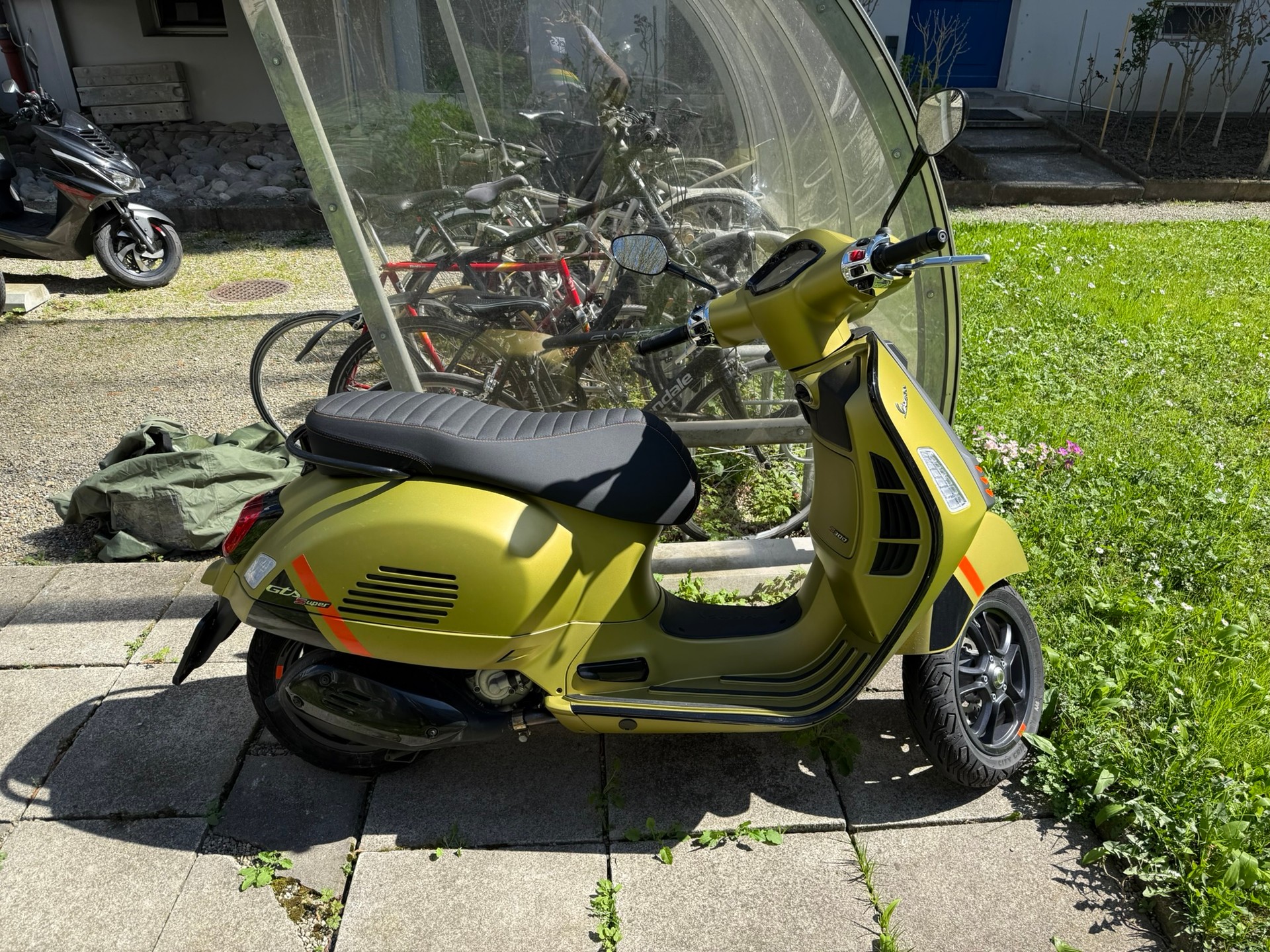 PIAGGIO Vespa GTS 300 Super Sport ABS-image-0