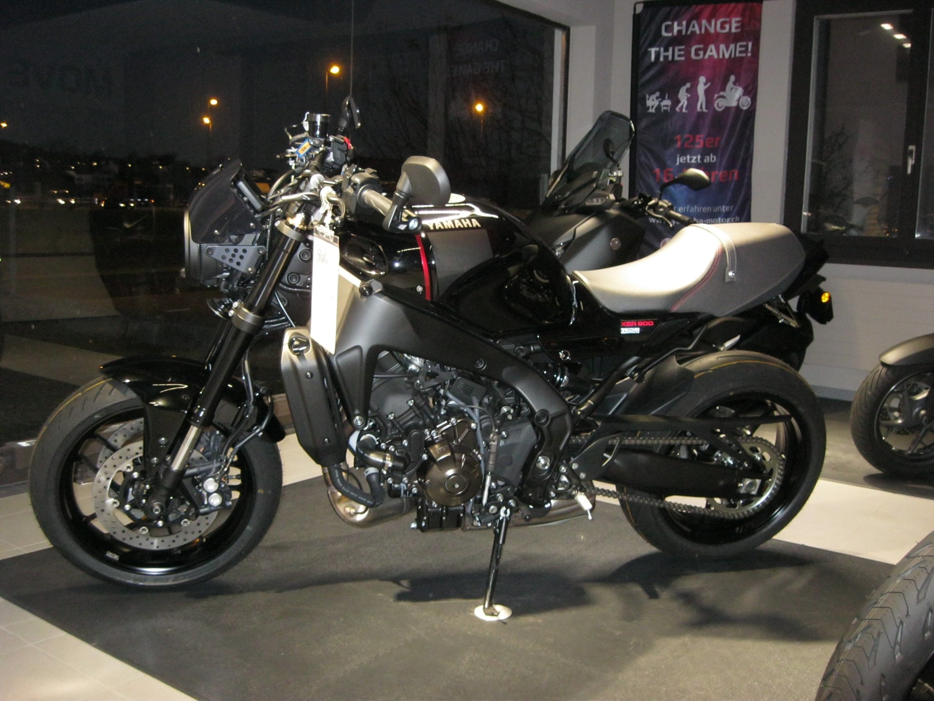 YAMAHA XSR 900