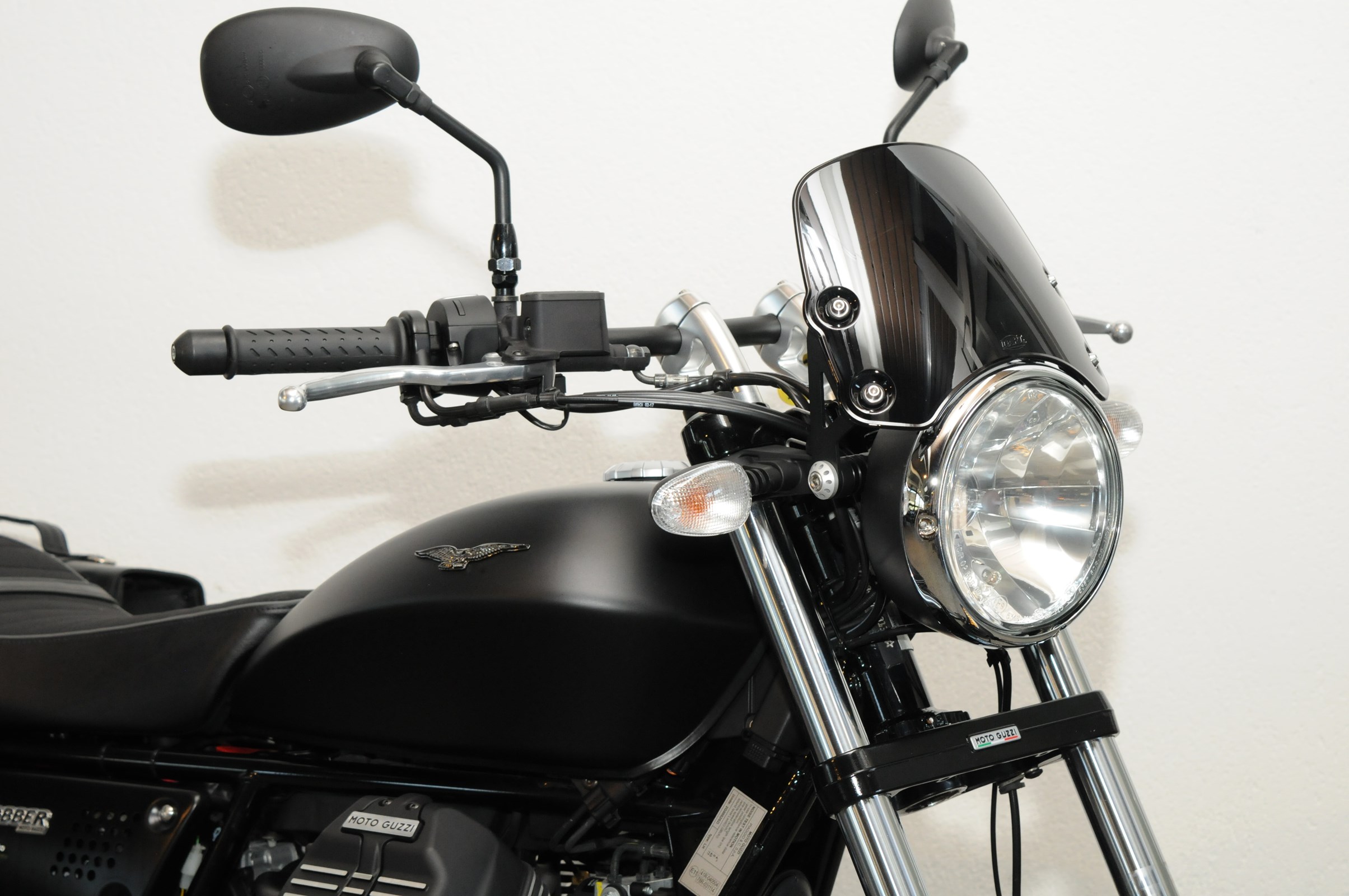 MOTO GUZZI V9 Bobber 850 ABS-showroom-element-3