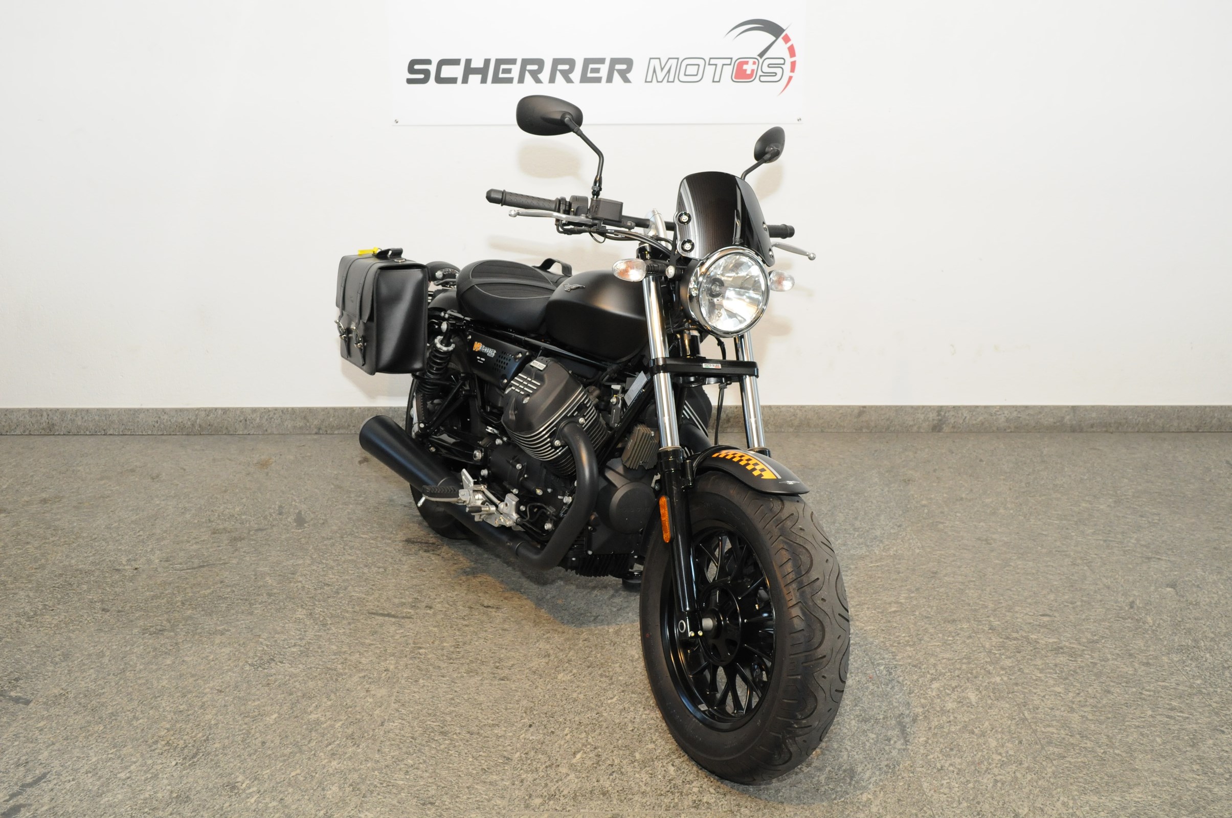 MOTO GUZZI V9 Bobber 850 ABS-showroom-element-1