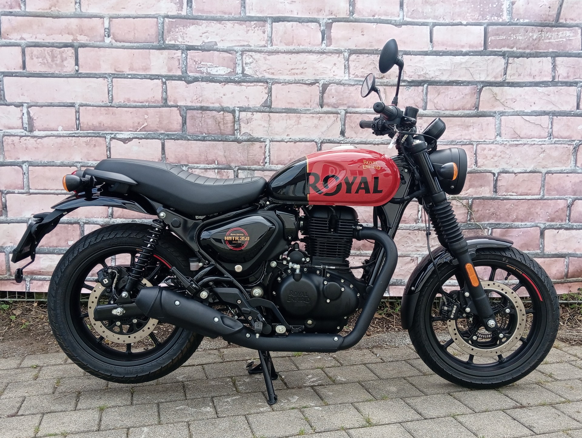 ROYAL ENFIELD Hntr 350 Rebel