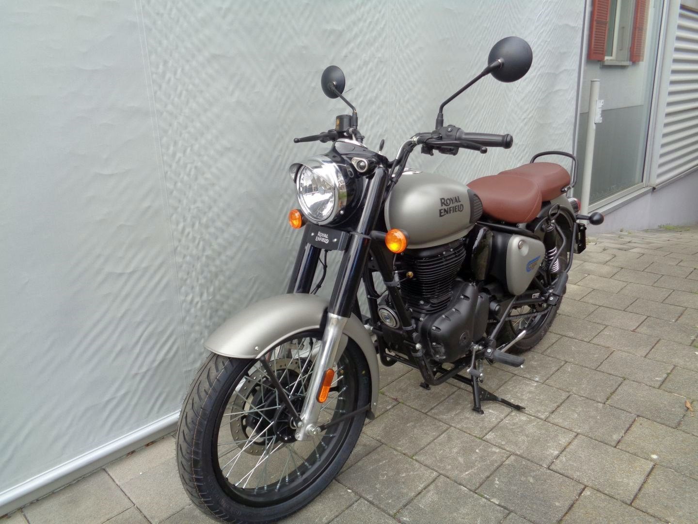 ROYAL ENFIELD CLASSIC 350 DARK E5-showroom-element-2