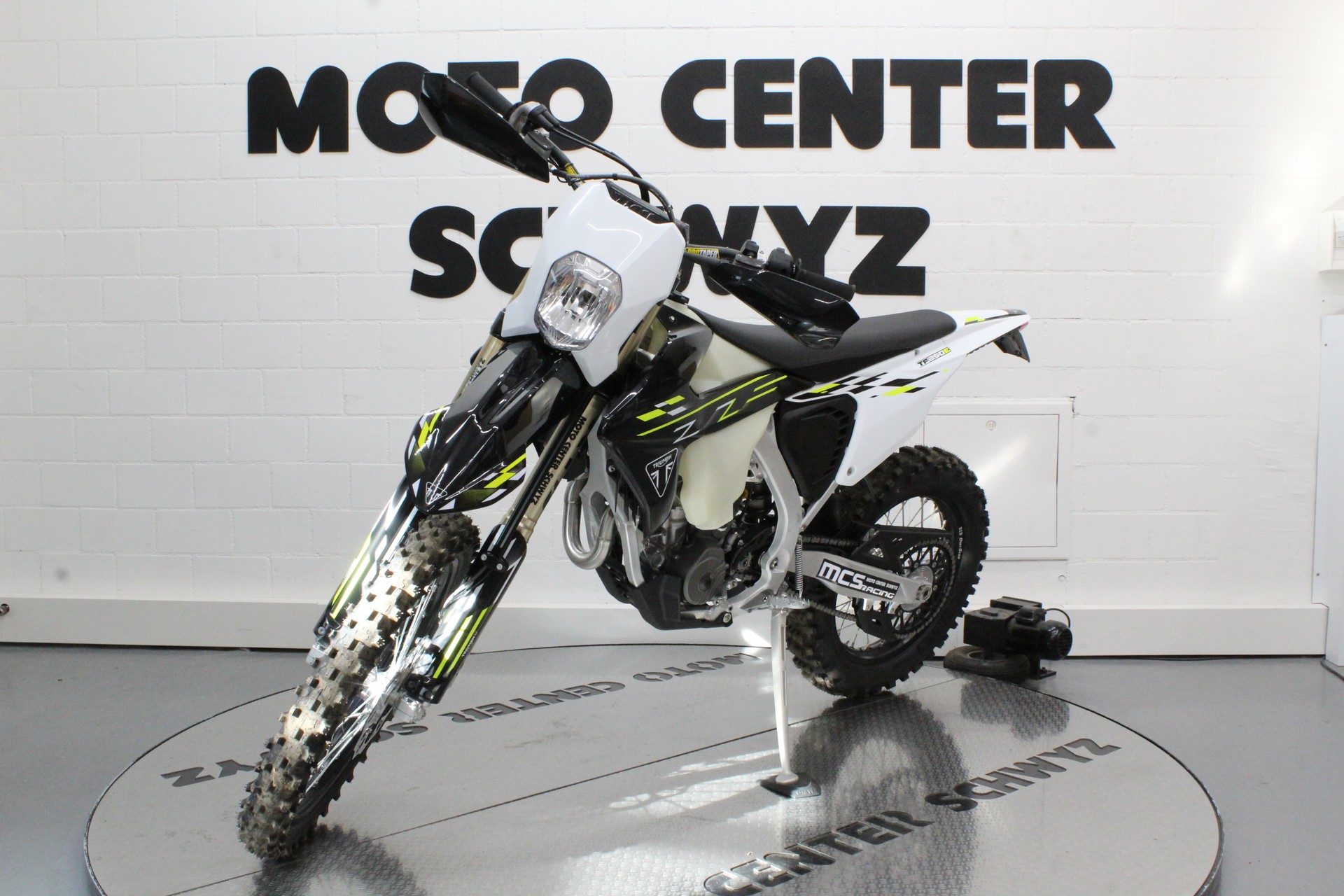 TRIUMPH TF 250-E-showroom-element-3