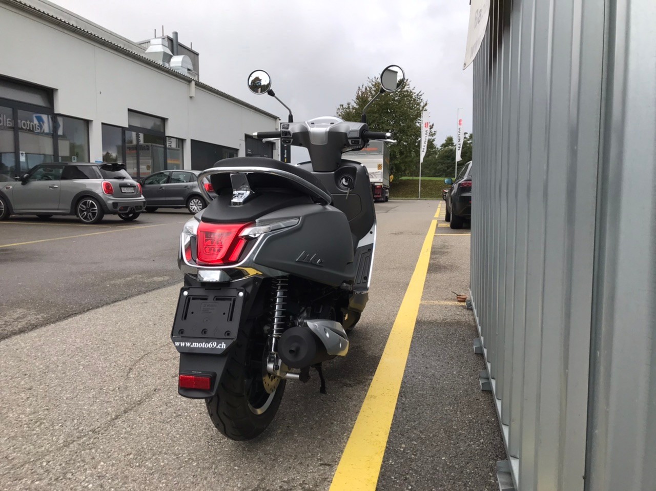 KYMCO Like 125i ABS Topcase & Noodoe-showroom-element-2