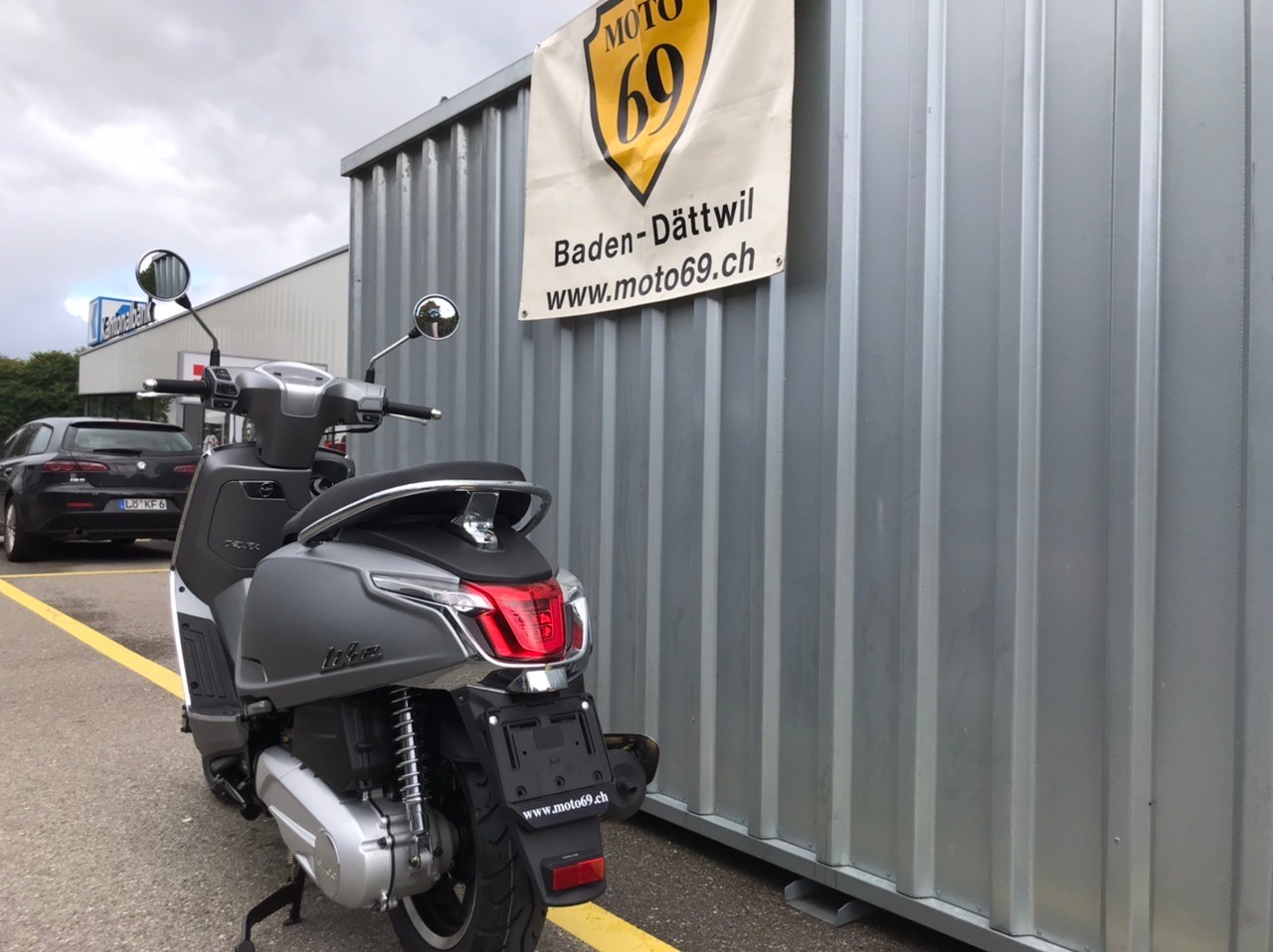 KYMCO Like 125i ABS Topcase & Noodoe-showroom-element-3