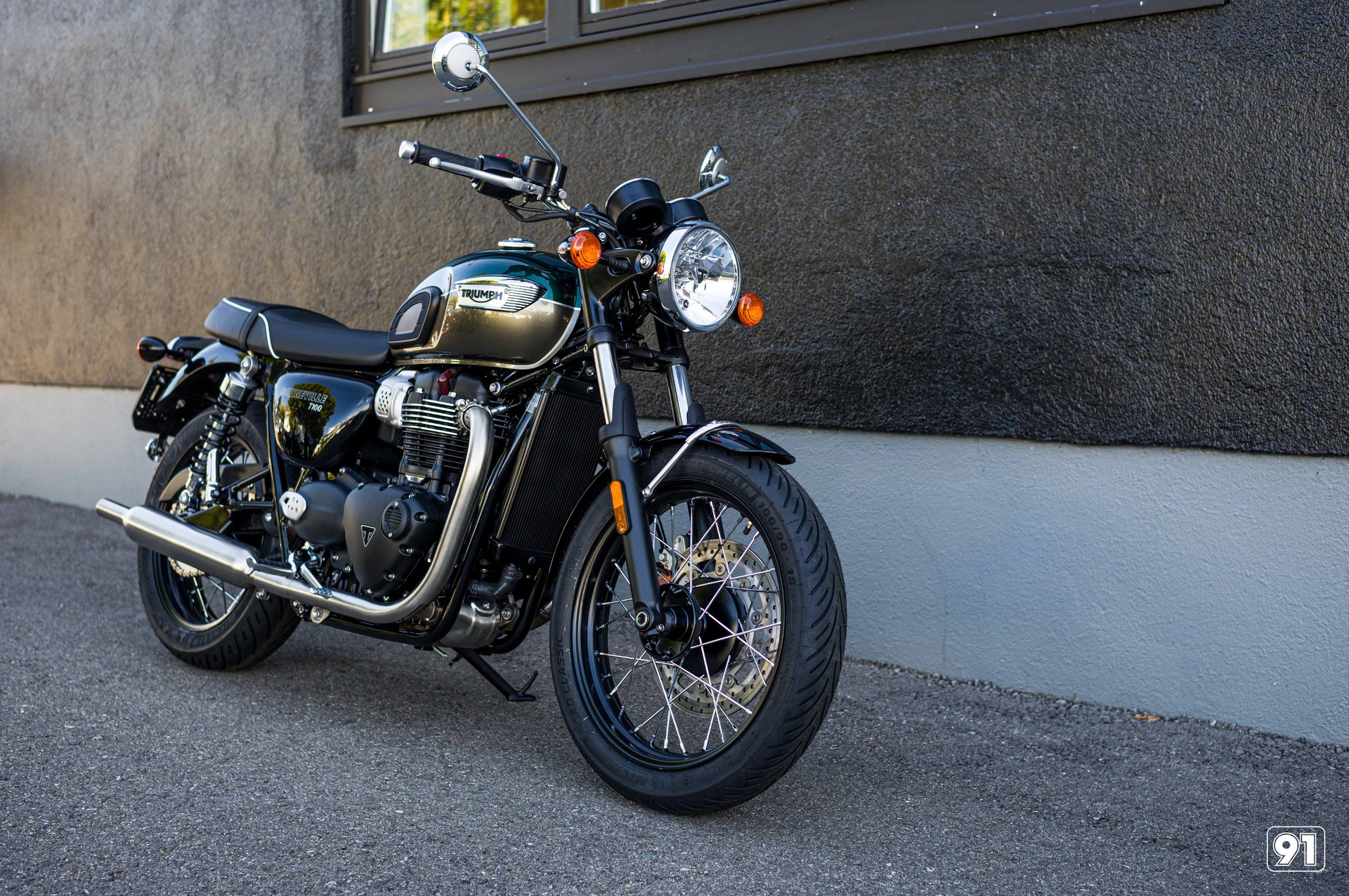 TRIUMPH Bonneville 900 T 100-showroom-element-1