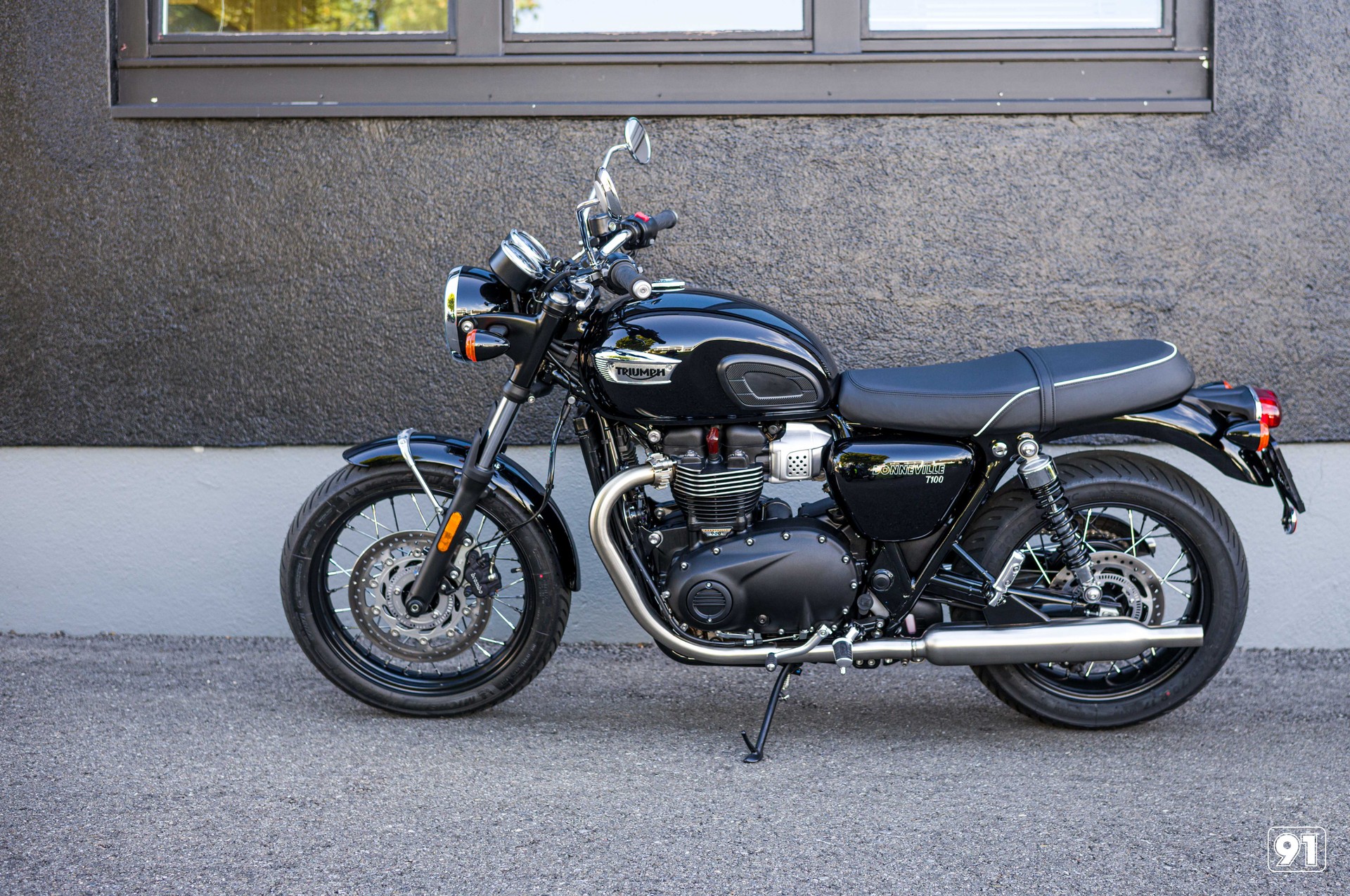 TRIUMPH Bonneville 900 T 100-showroom-element-2