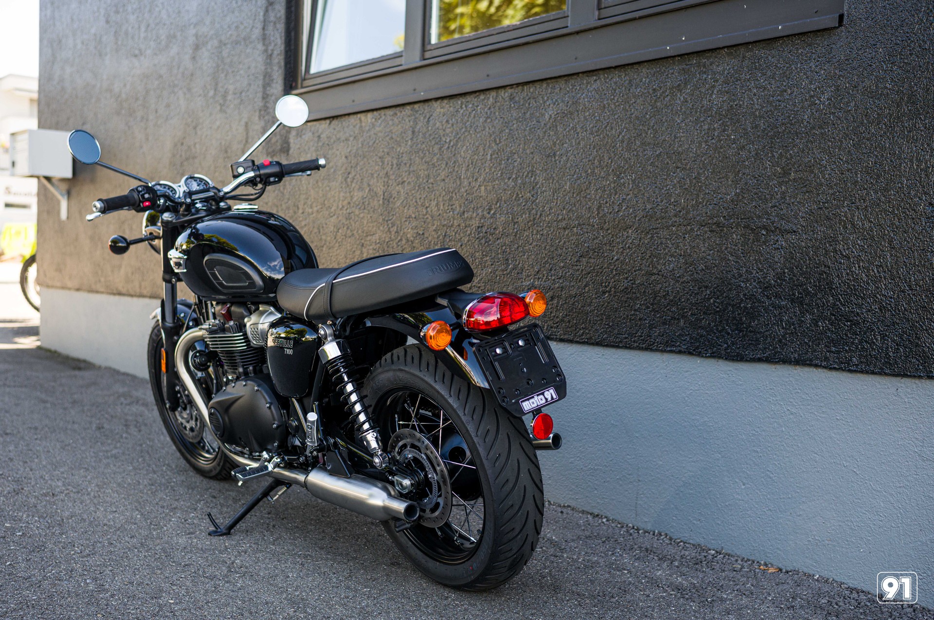 TRIUMPH Bonneville 900 T 100-showroom-element-3