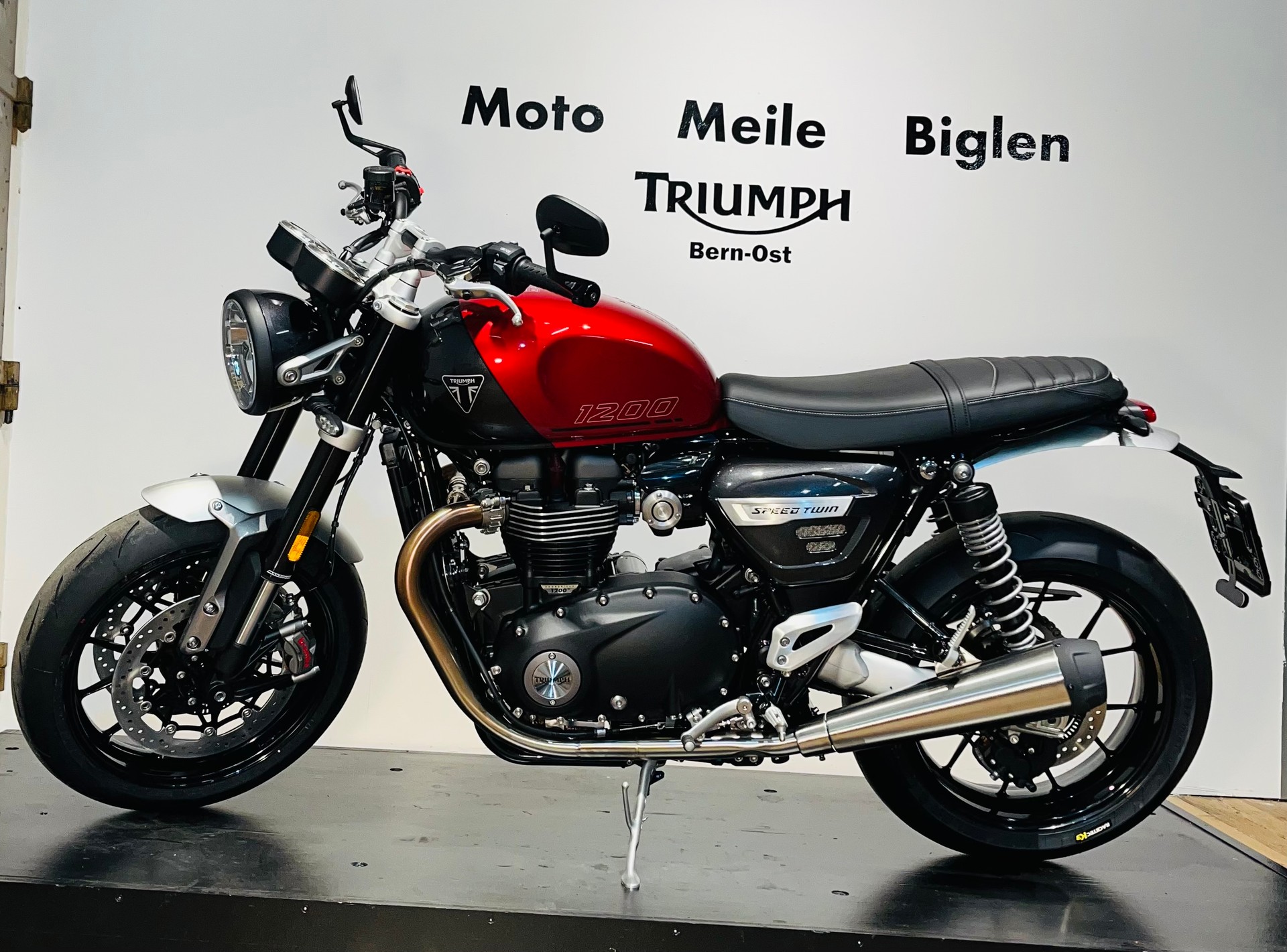 TRIUMPH Speed Twin 1200-showroom-element-2