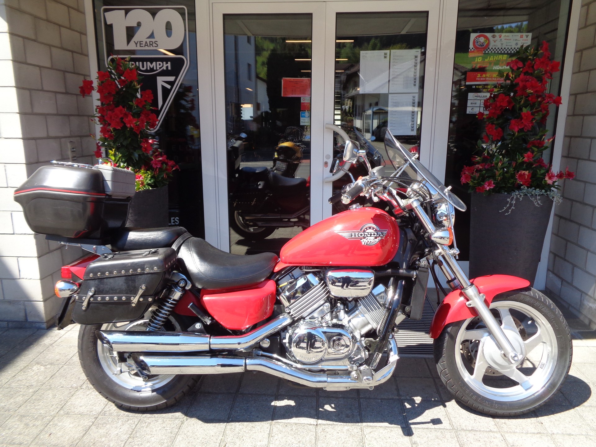 HONDA VF 750 C Magna-showroom-element-1