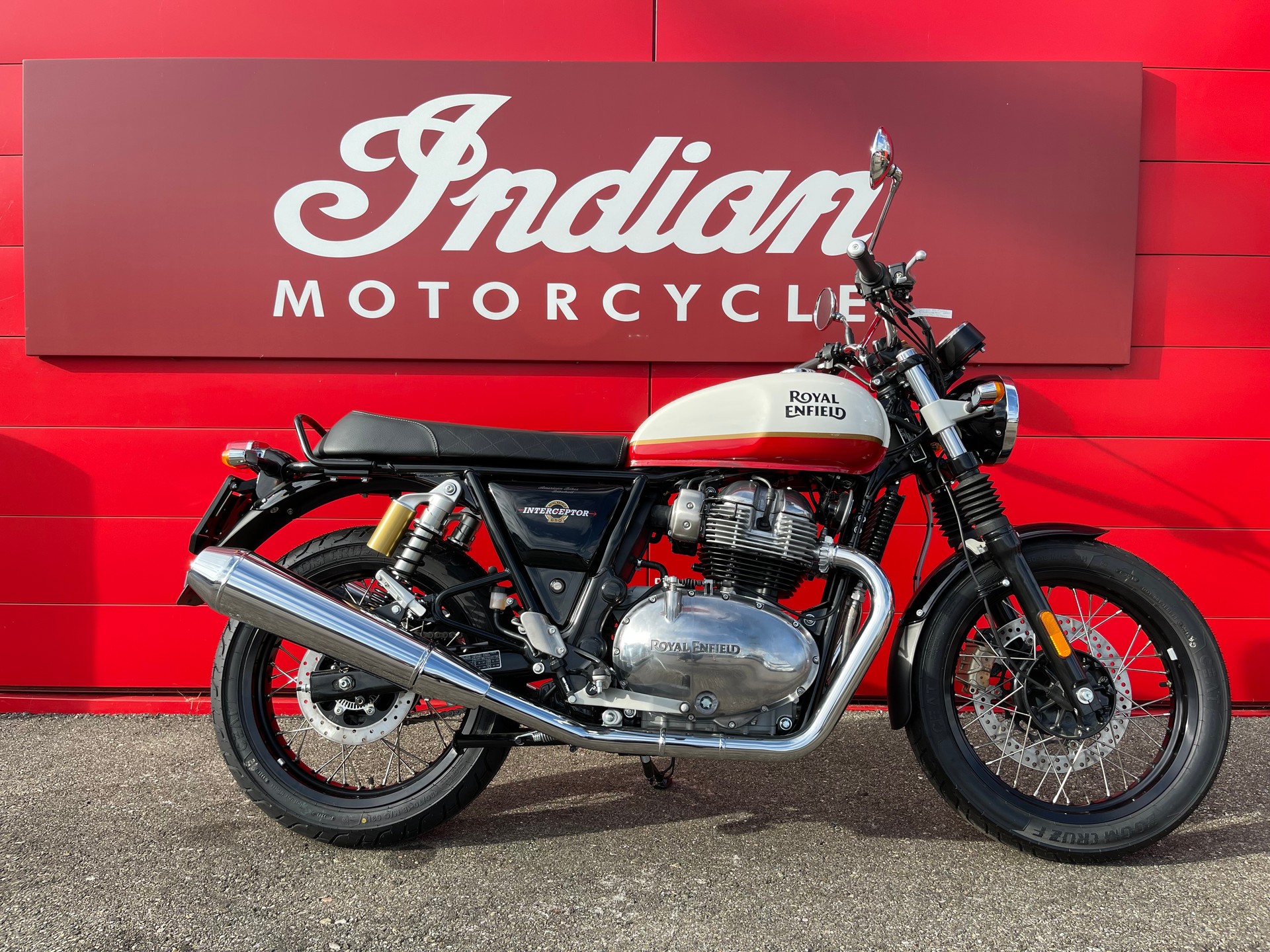 ROYAL ENFIELD Interceptor 650 Standard